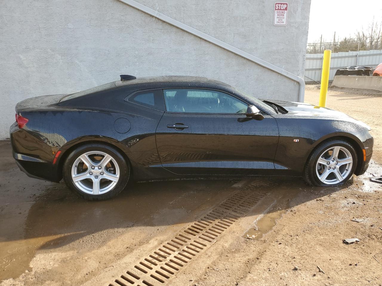 Photo 2 VIN: 1G1FB1RX3P0129444 - CHEVROLET CAMARO 