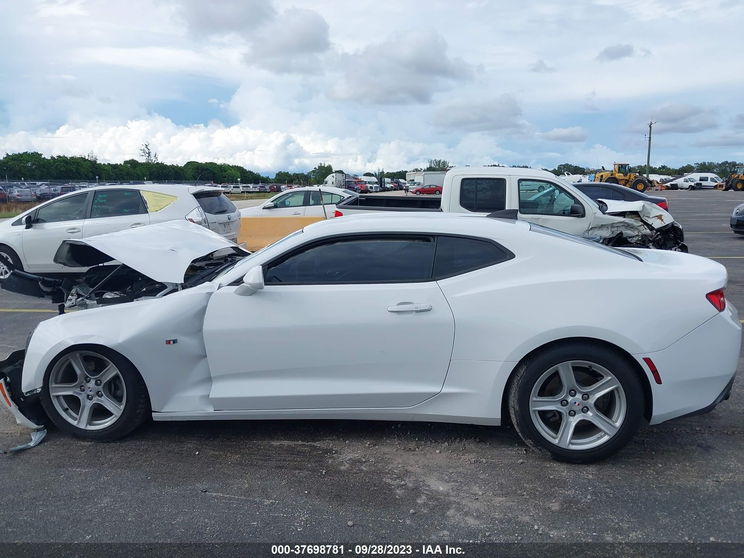 Photo 13 VIN: 1G1FB1RX4H0148828 - CHEVROLET CAMARO 