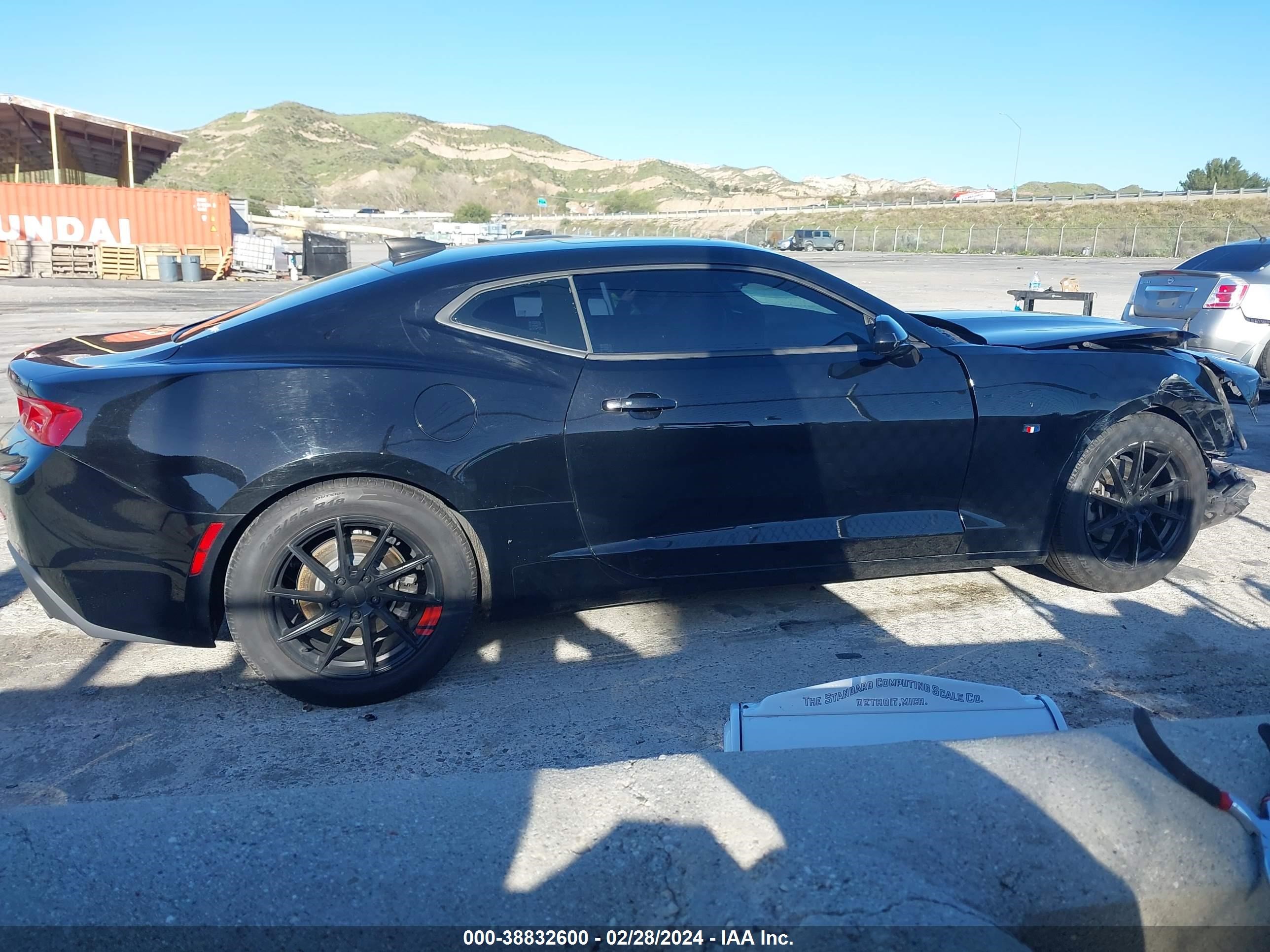 Photo 12 VIN: 1G1FB1RXXJ0154641 - CHEVROLET CAMARO 