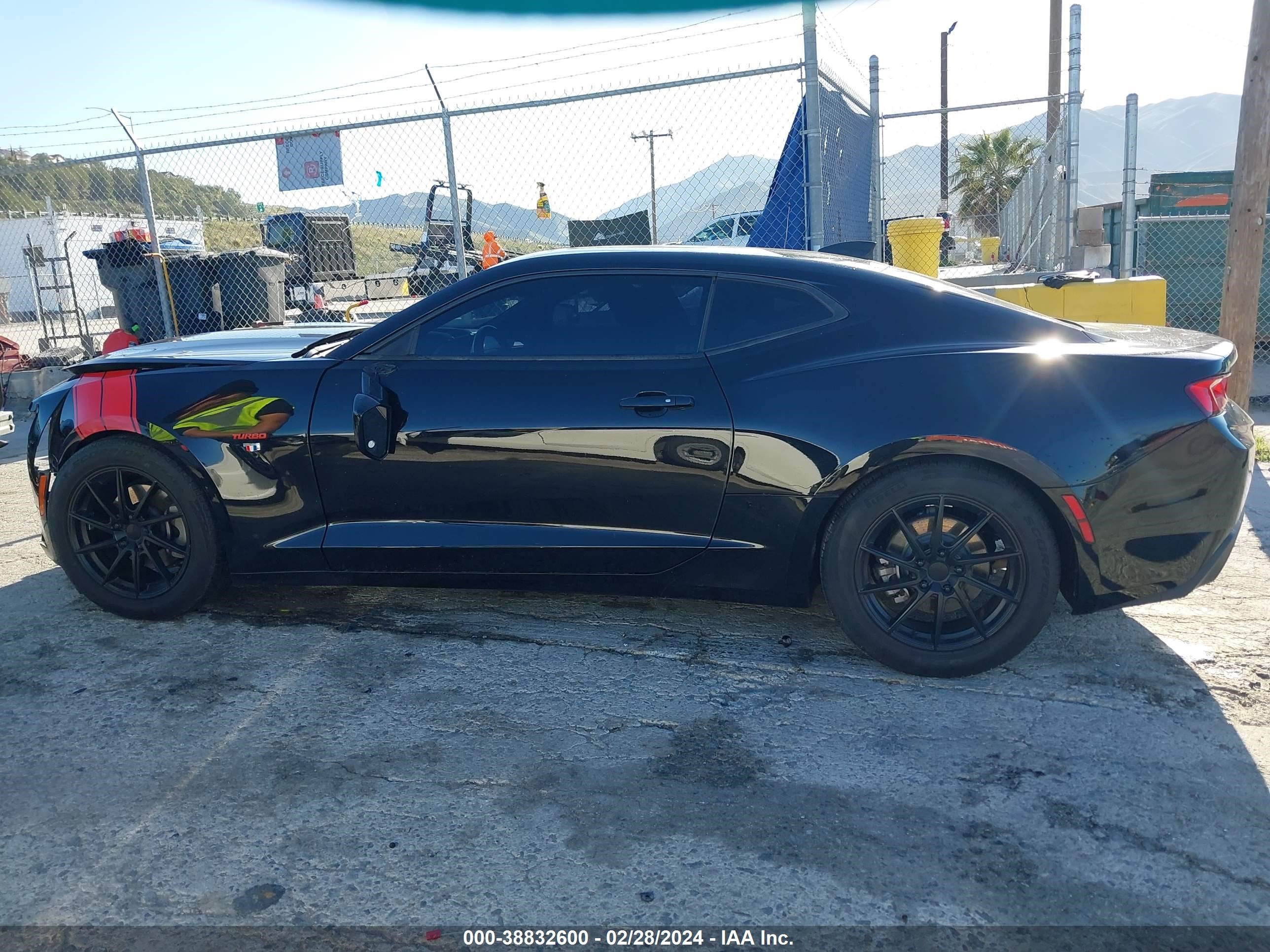 Photo 13 VIN: 1G1FB1RXXJ0154641 - CHEVROLET CAMARO 