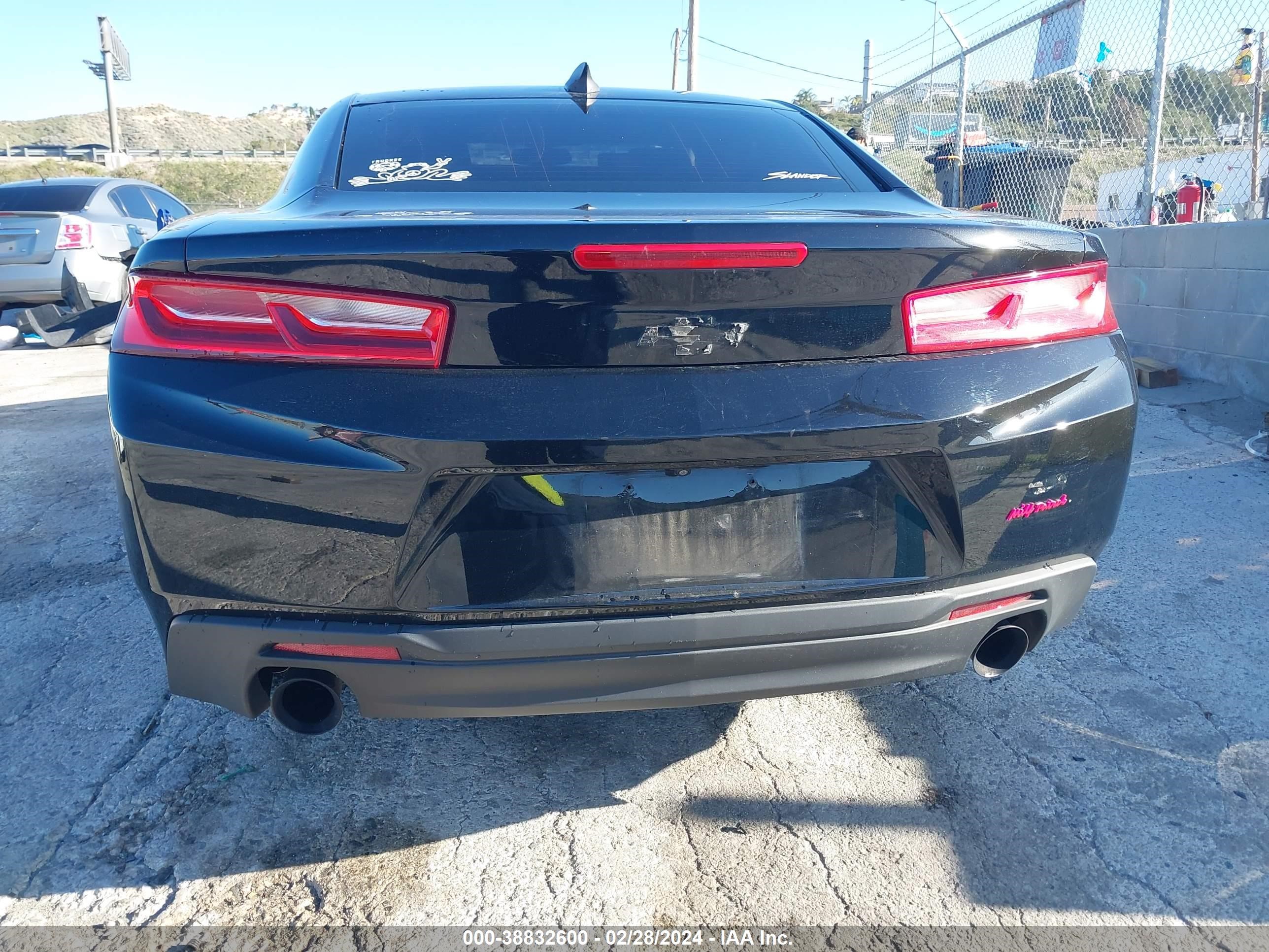 Photo 15 VIN: 1G1FB1RXXJ0154641 - CHEVROLET CAMARO 