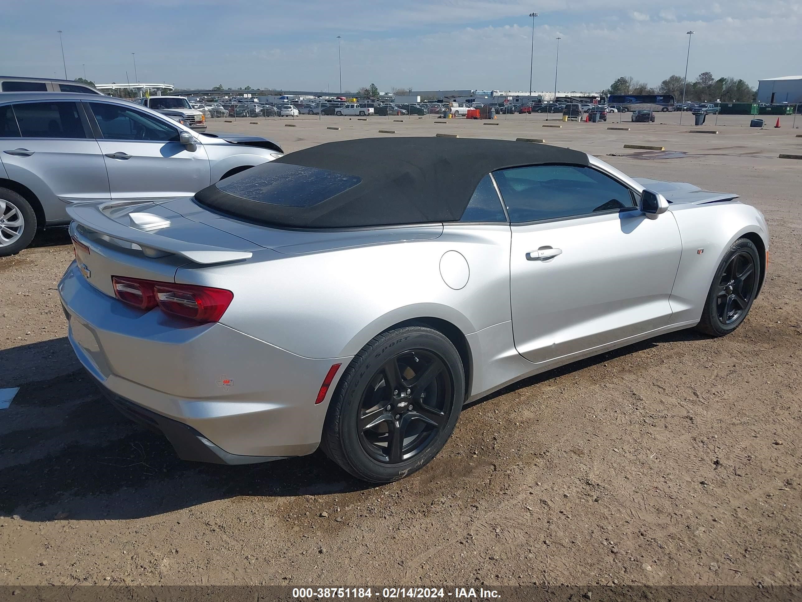 Photo 3 VIN: 1G1FB3DS9K0142019 - CHEVROLET CAMARO 