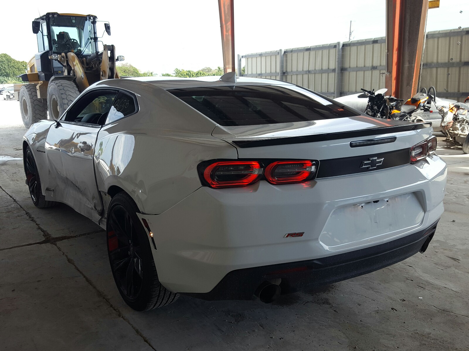 Photo 2 VIN: 1G1FD1RS2L0135552 - CHEVROLET CAMARO LT 