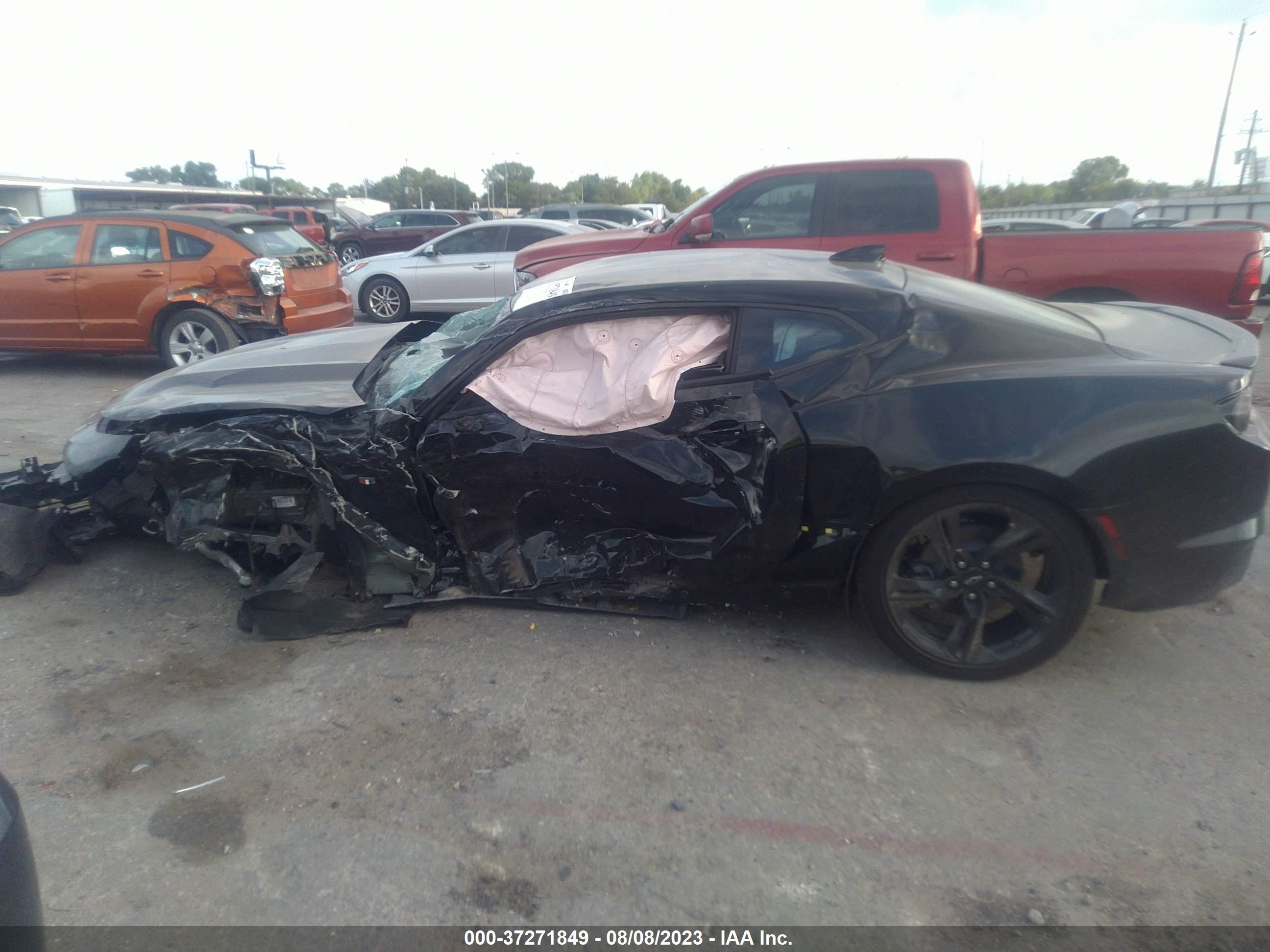 Photo 14 VIN: 1G1FD1RS8P0139661 - CHEVROLET CAMARO 