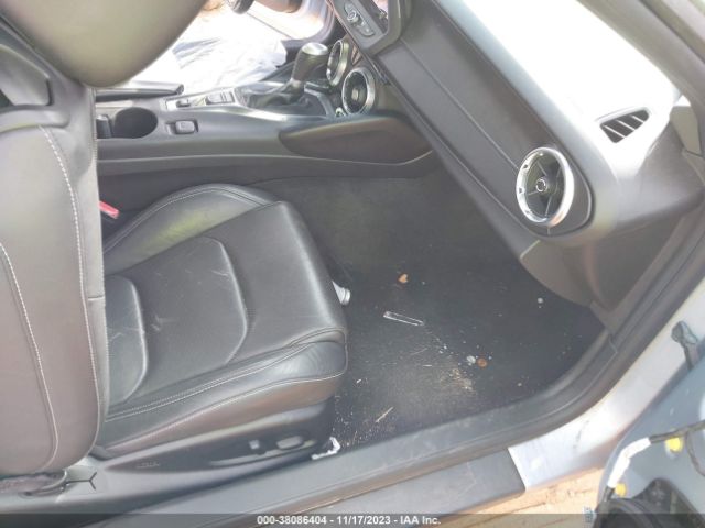 Photo 4 VIN: 1G1FD1RX5H0147200 - MAZDA 3 