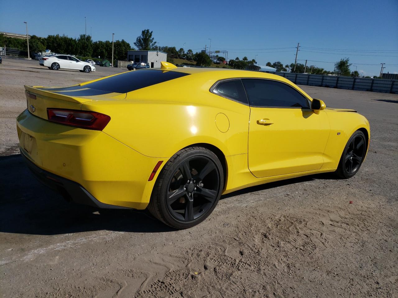 Photo 2 VIN: 1G1FD1RXXG0181664 - CHEVROLET CAMARO 