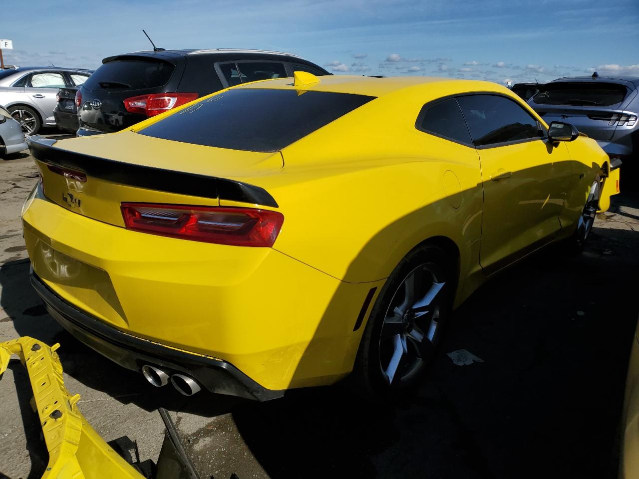 Photo 2 VIN: 1G1FE1R73J0155556 - CHEVROLET CAMARO 