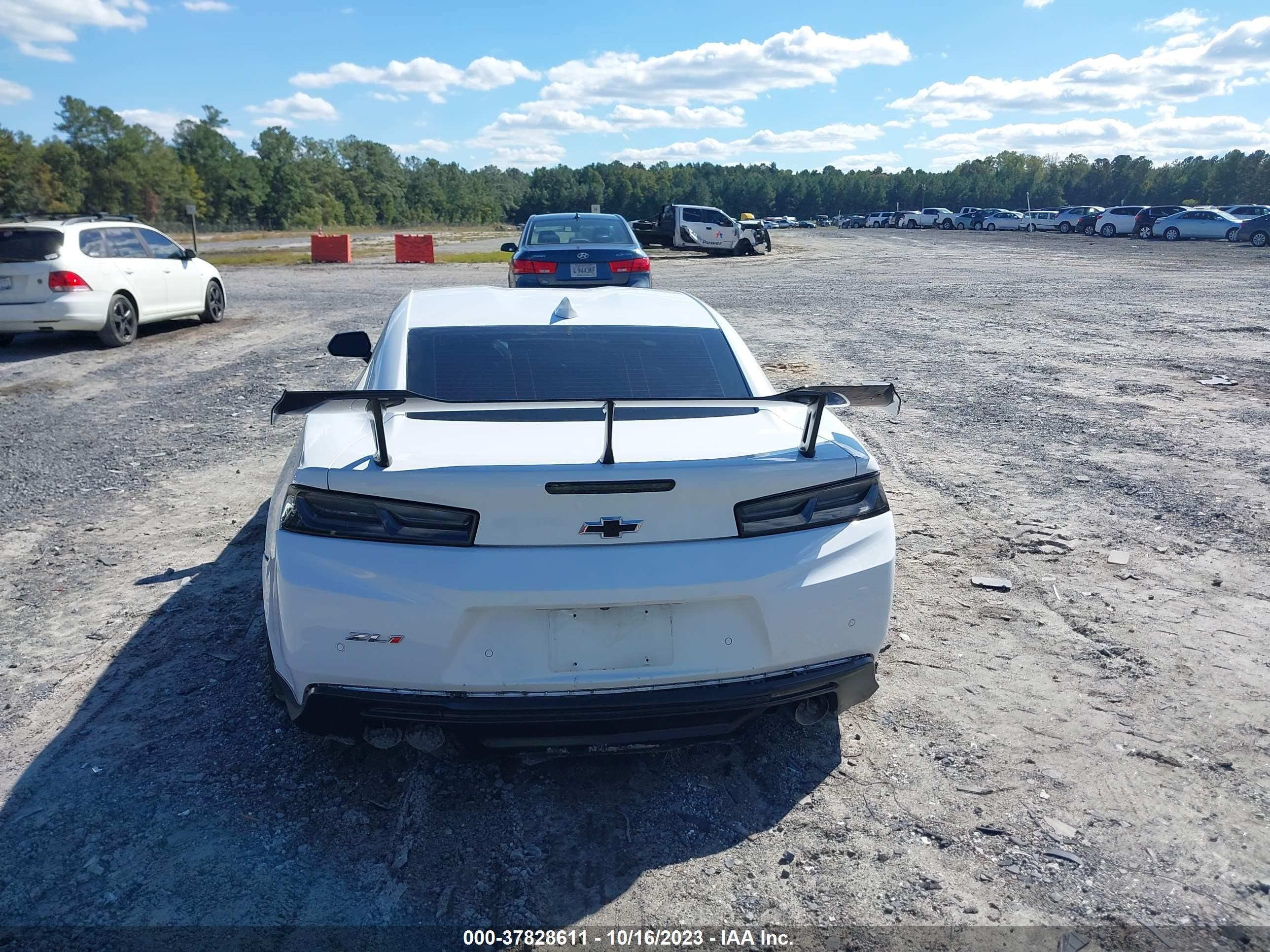 Photo 16 VIN: 1G1FJ1R60J0166291 - CHEVROLET CAMARO 