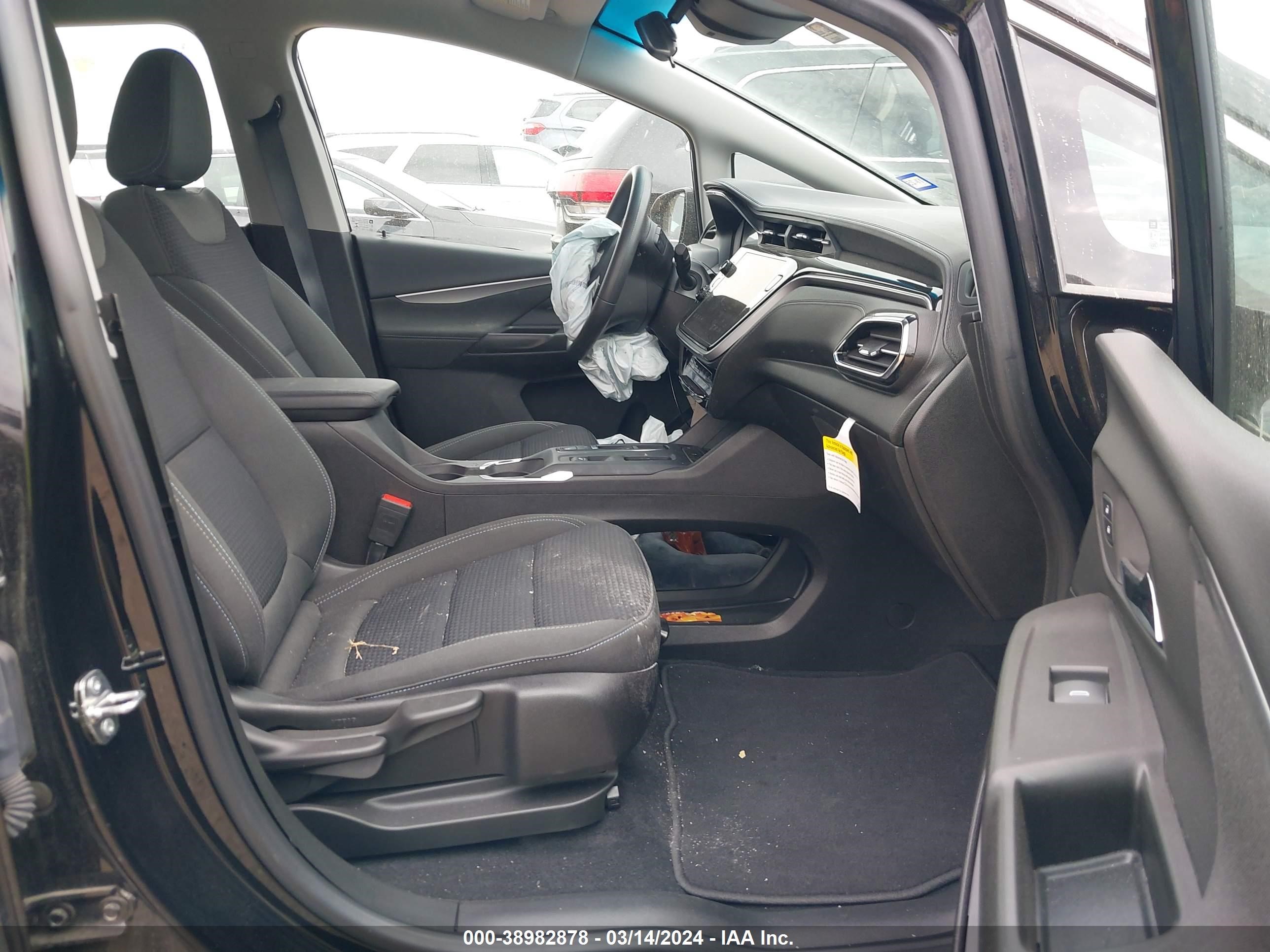 Photo 4 VIN: 1G1FW6S02P4138238 - CHEVROLET BOLT EUV 