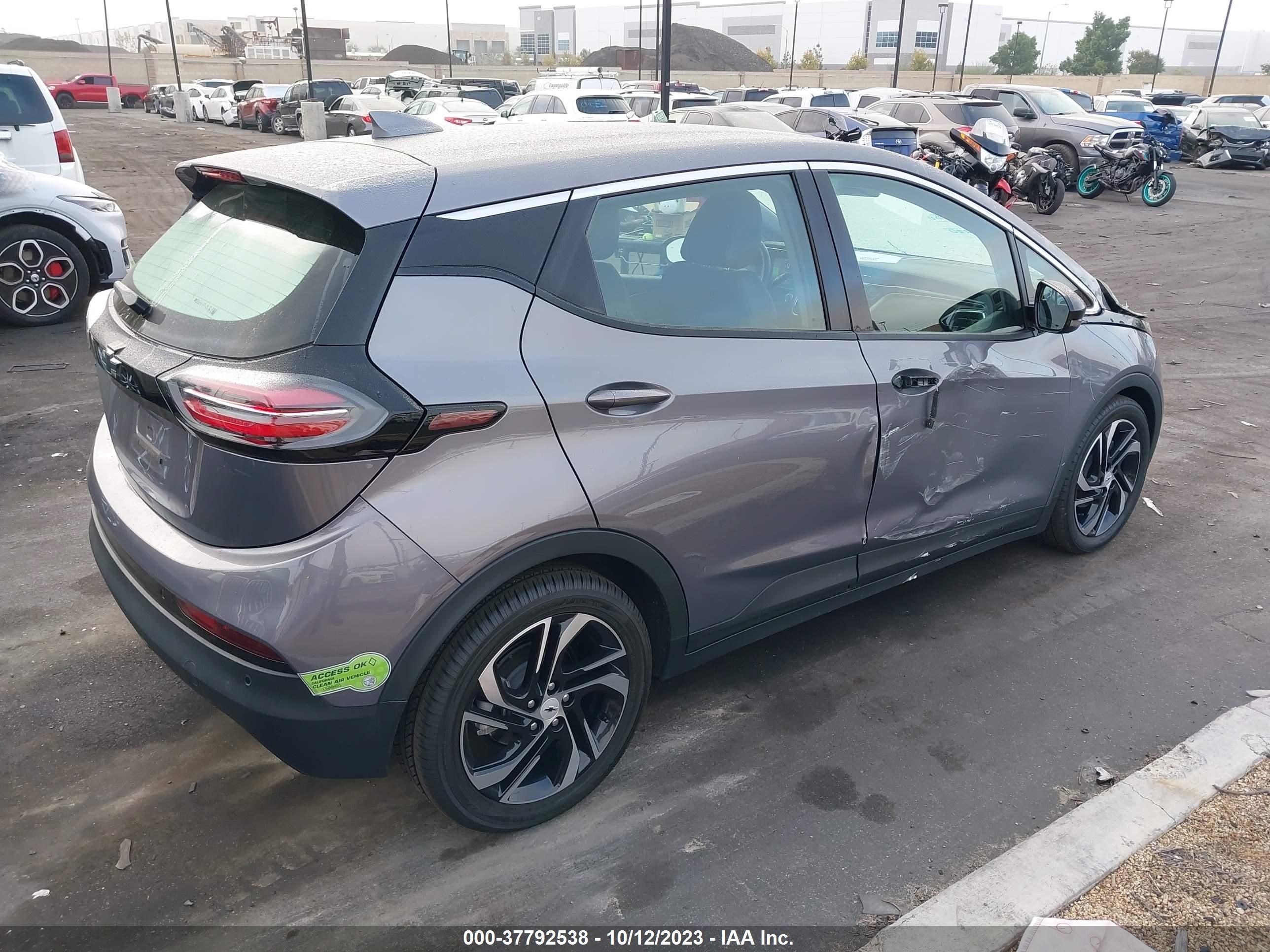 Photo 3 VIN: 1G1FX6S03P4114480 - CHEVROLET BOLT 