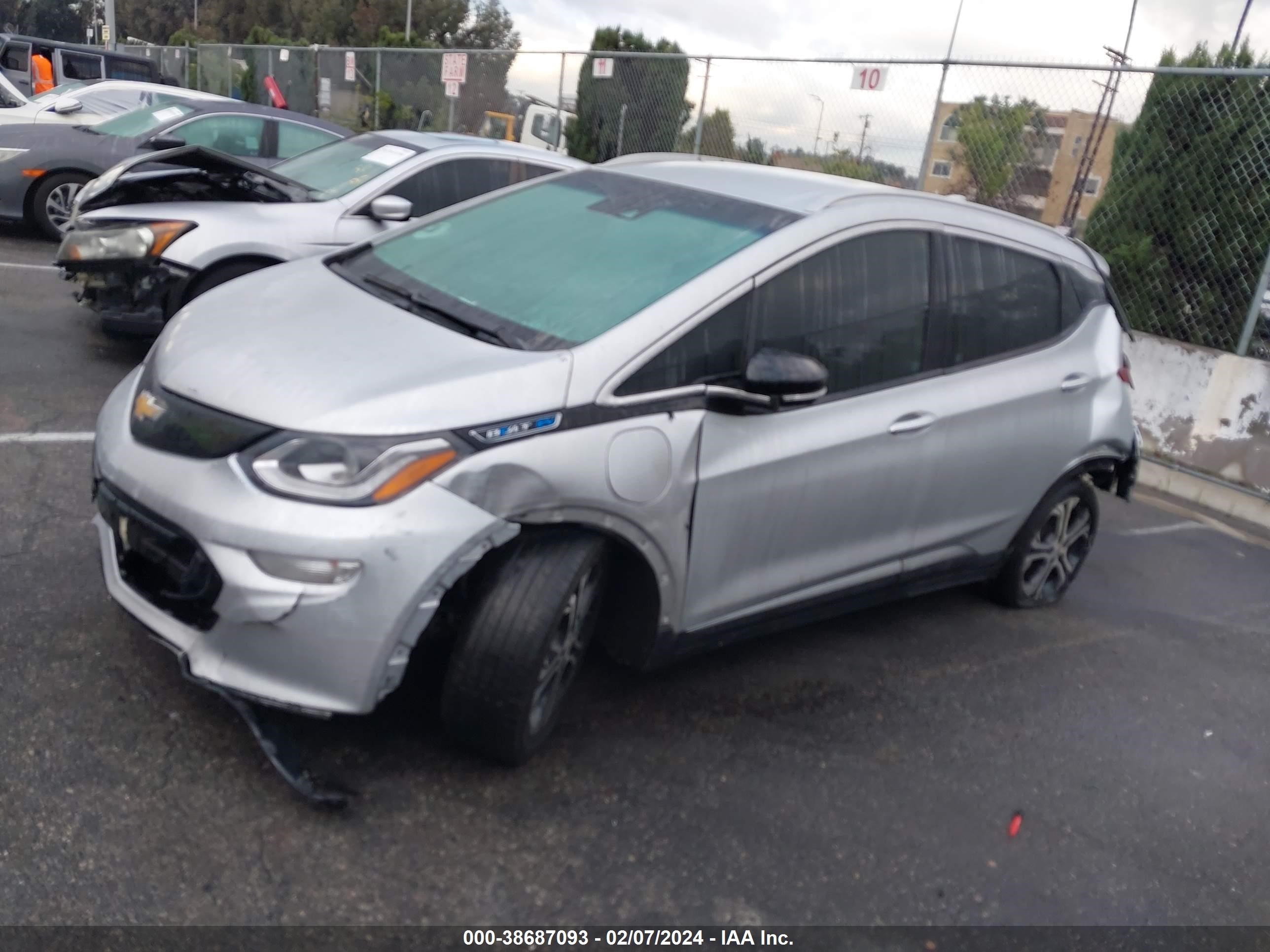 Photo 1 VIN: 1G1FX6S07H4154367 - CHEVROLET BOLT EUV 