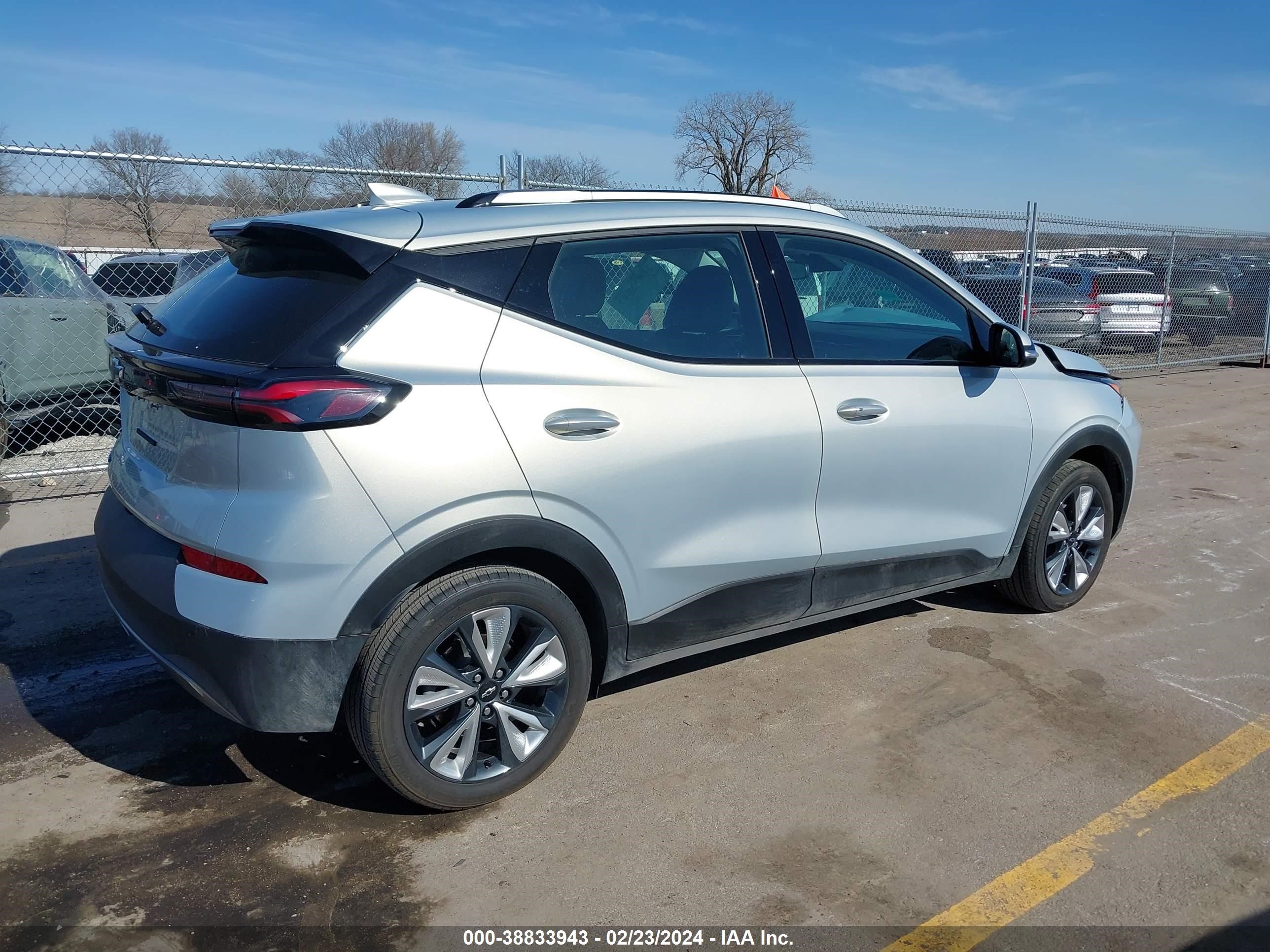 Photo 3 VIN: 1G1FY6S02P4205348 - CHEVROLET BOLT EUV 