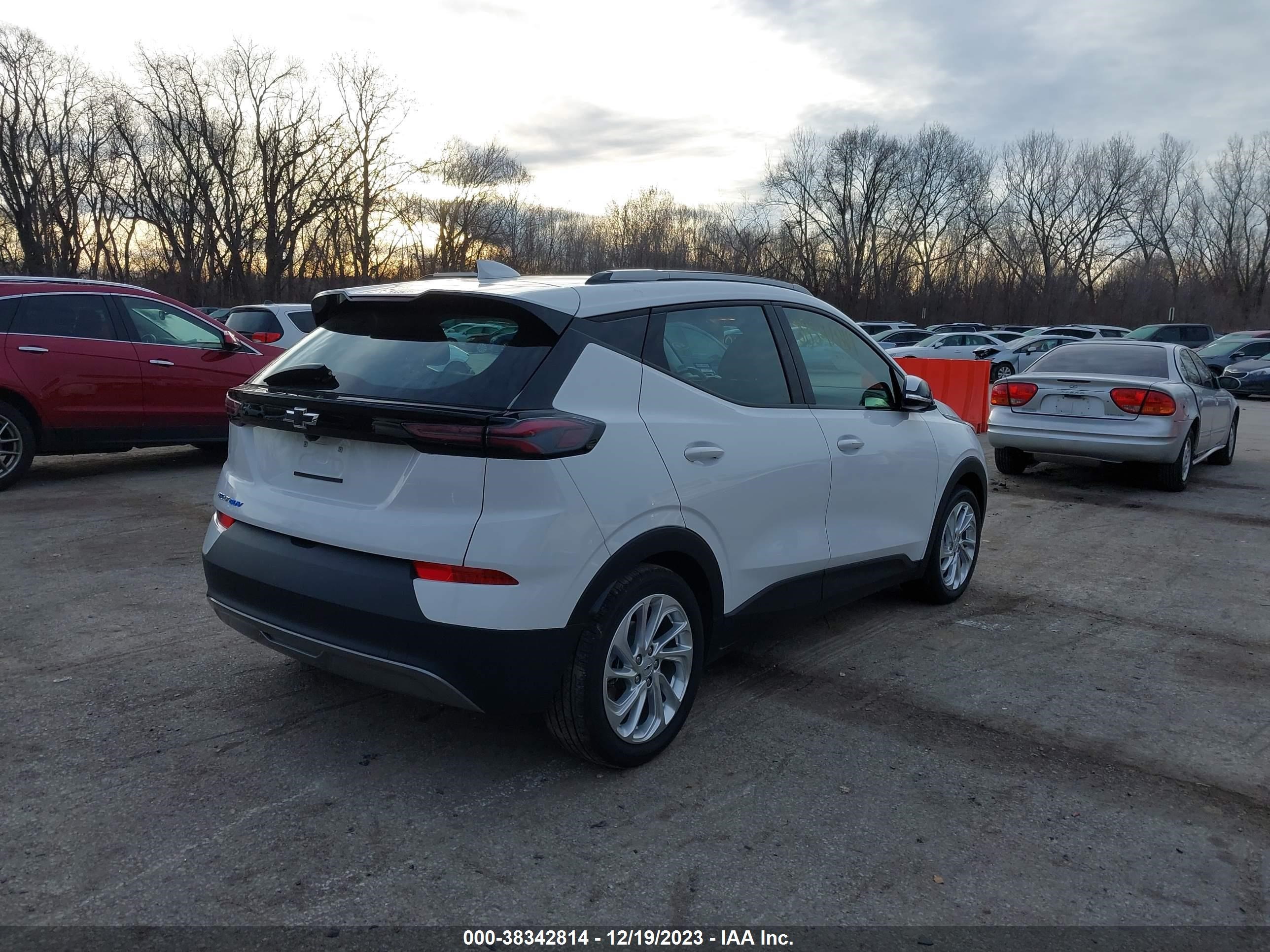 Photo 3 VIN: 1G1FY6S03P4146228 - CHEVROLET BOLT 