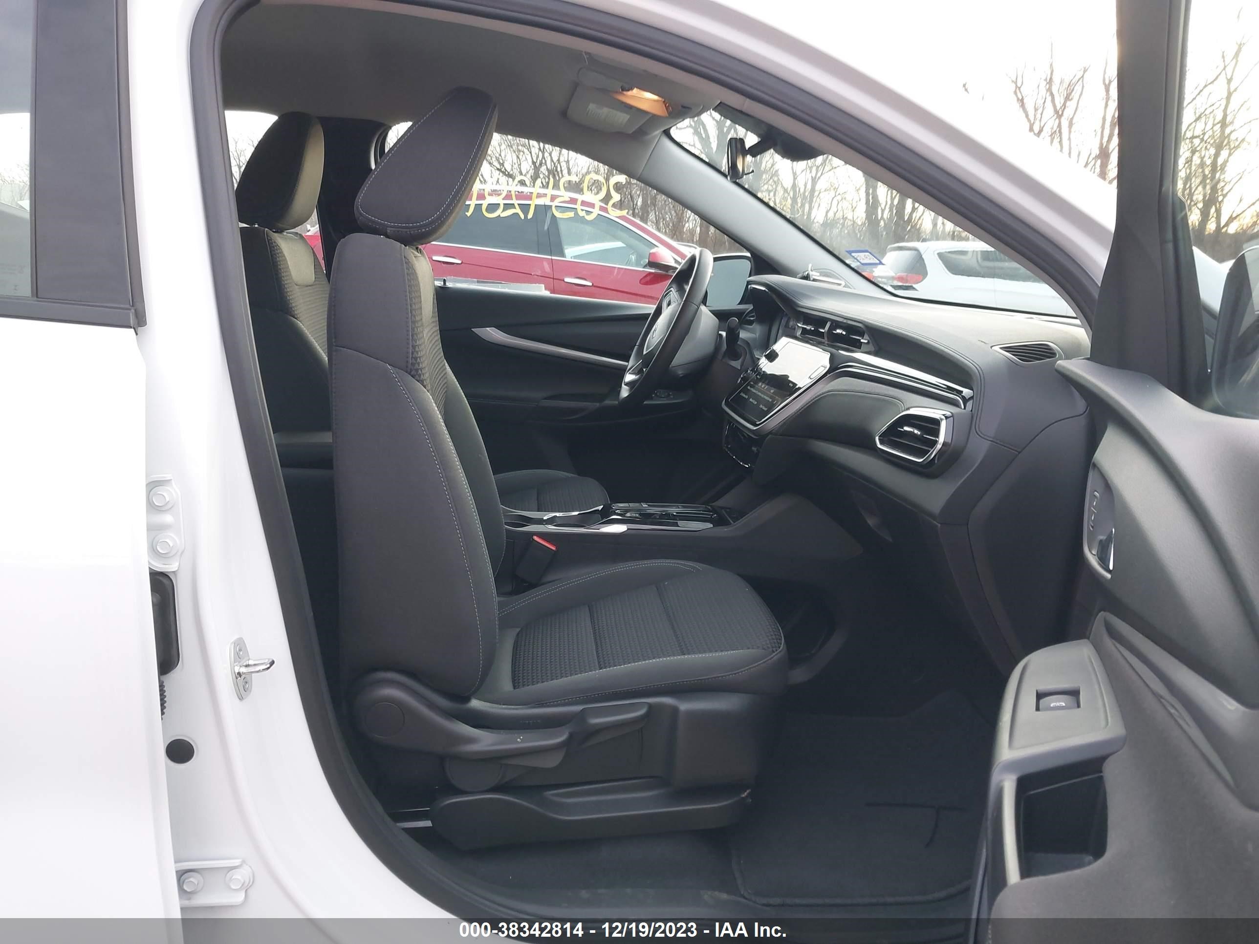 Photo 4 VIN: 1G1FY6S03P4146228 - CHEVROLET BOLT 