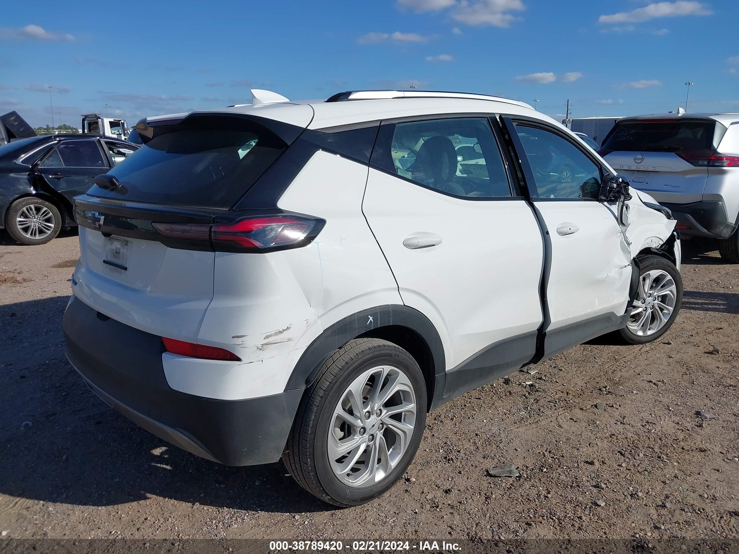 Photo 3 VIN: 1G1FY6S04P4148926 - CHEVROLET BOLT EUV 