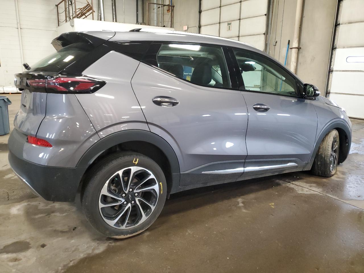 Photo 2 VIN: 1G1FZ6S00N4105694 - CHEVROLET BOLT 