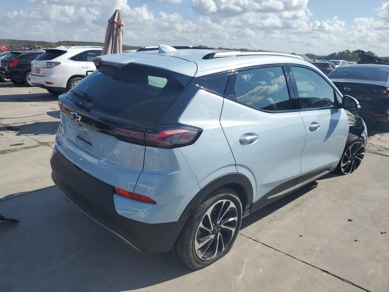 Photo 2 VIN: 1G1FZ6S01N4120608 - CHEVROLET BOLT 