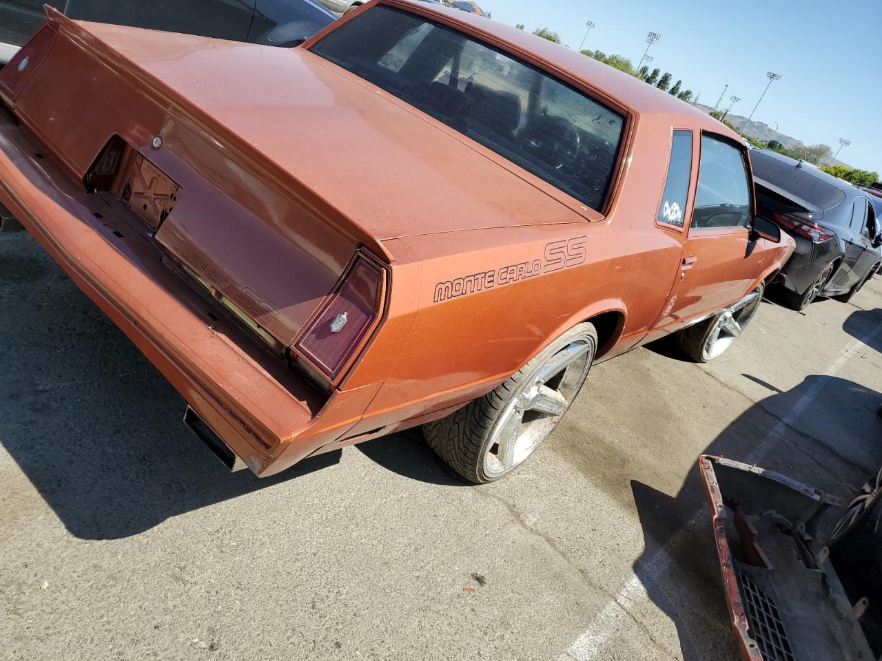 Photo 2 VIN: 1G1GZ37G1GR198675 - CHEVROLET MONTE CARLO 