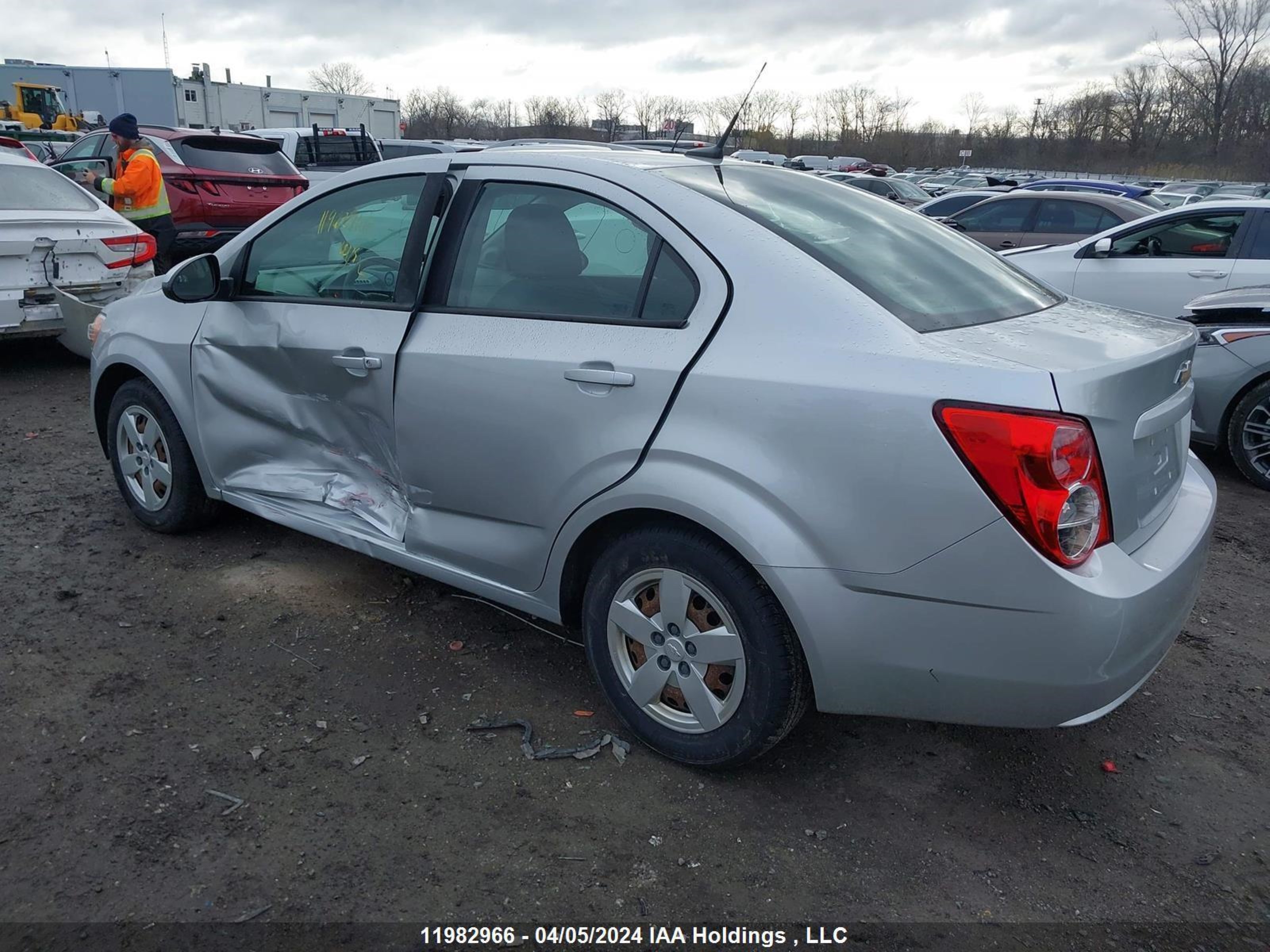 Photo 2 VIN: 1G1JA5EH4D4251253 - CHEVROLET SONIC 