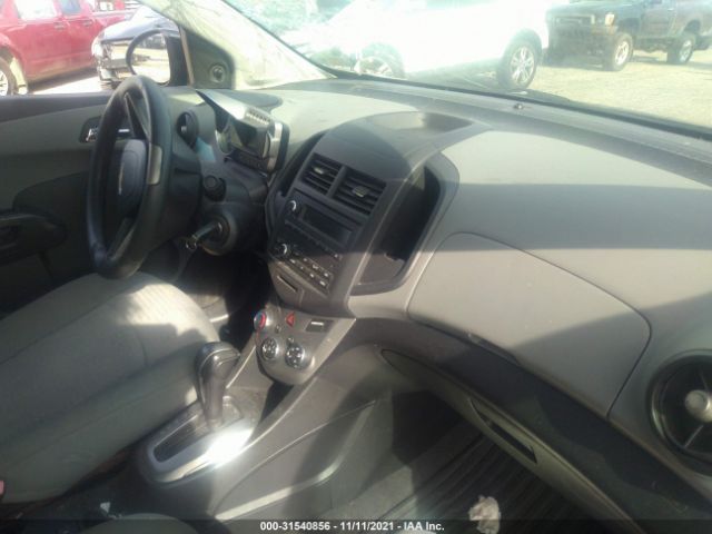 Photo 4 VIN: 1G1JA5SG0D4137942 - CHEVROLET SONIC 