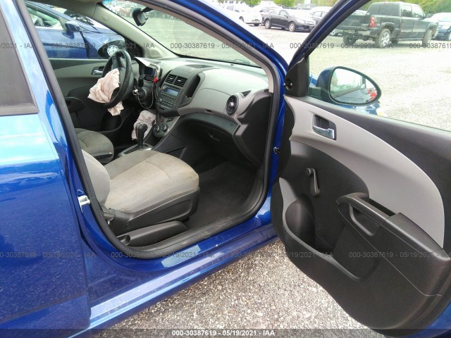 Photo 4 VIN: 1G1JA5SG3D4257718 - CHEVROLET SONIC 