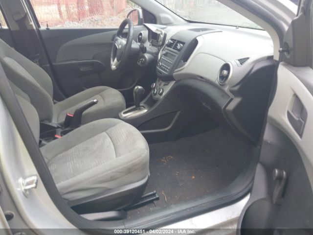 Photo 4 VIN: 1G1JA5SG8G4120813 - CHEVROLET SONIC 