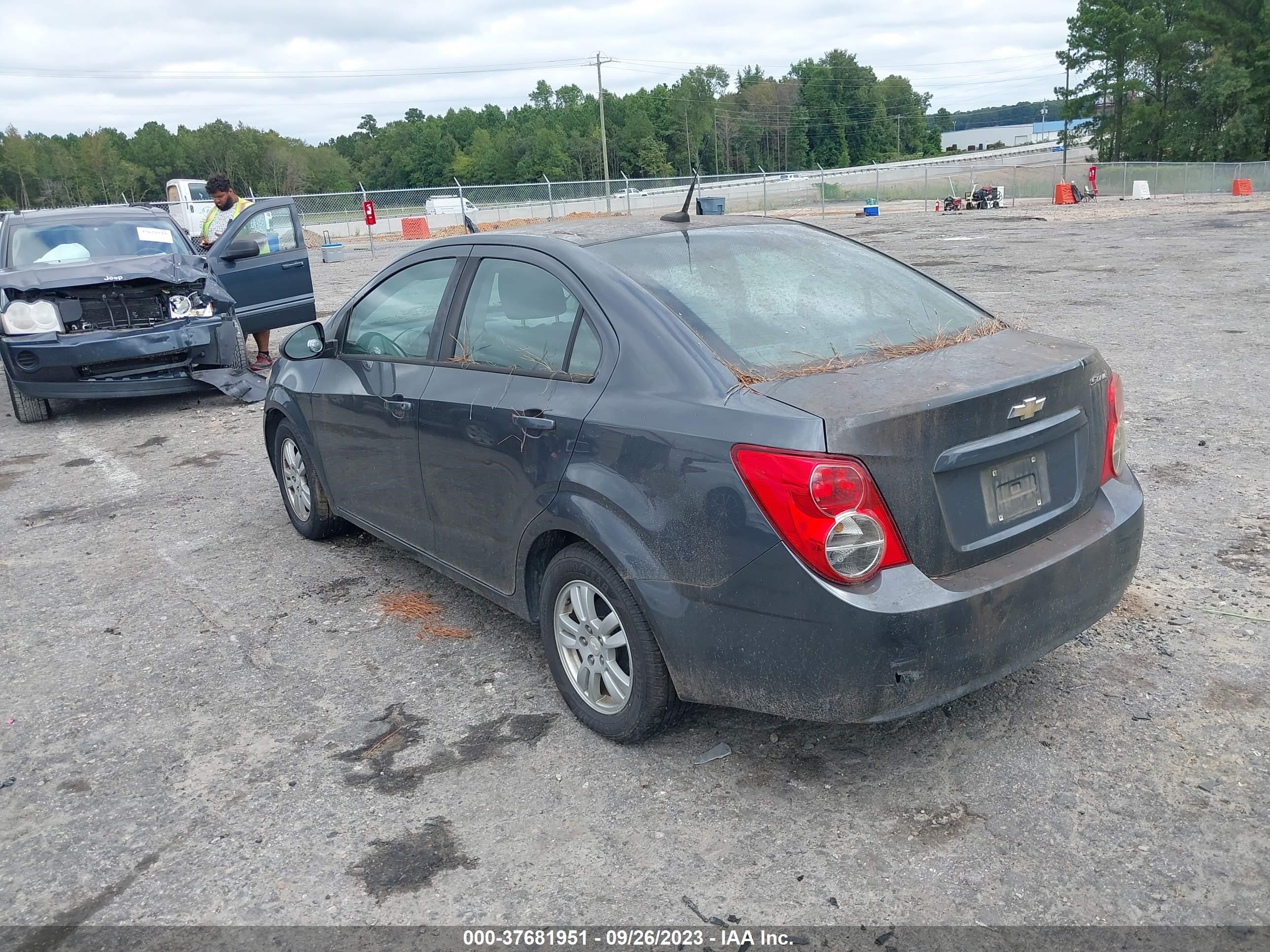 Photo 2 VIN: 1G1JA5SH3C4213242 - CHEVROLET SONIC 