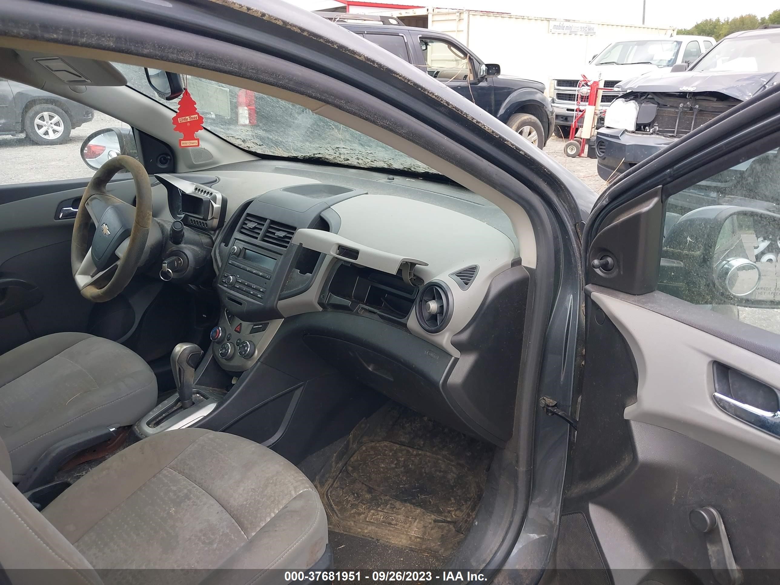 Photo 4 VIN: 1G1JA5SH3C4213242 - CHEVROLET SONIC 