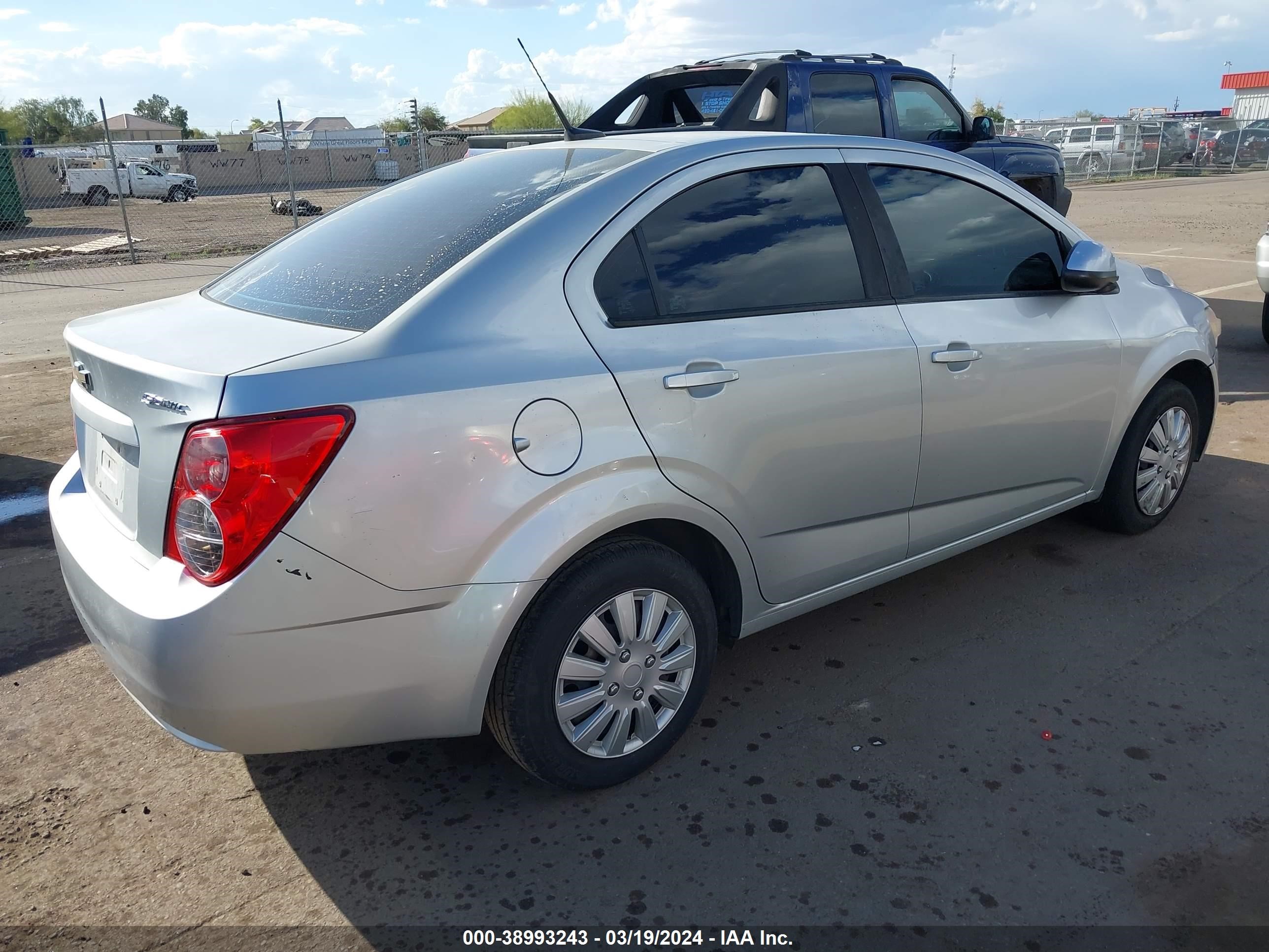 Photo 3 VIN: 1G1JA5SH4E4233440 - CHEVROLET SONIC 