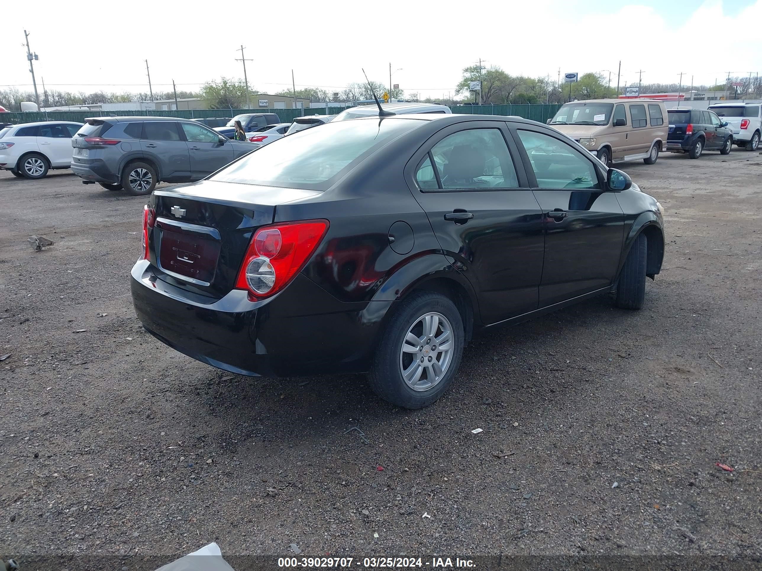 Photo 3 VIN: 1G1JA5SH8C4153426 - CHEVROLET SONIC 