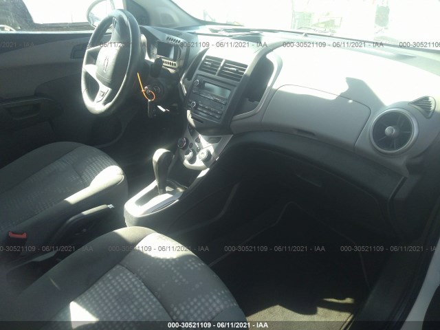 Photo 4 VIN: 1G1JA6SG1F4220935 - CHEVROLET SONIC 