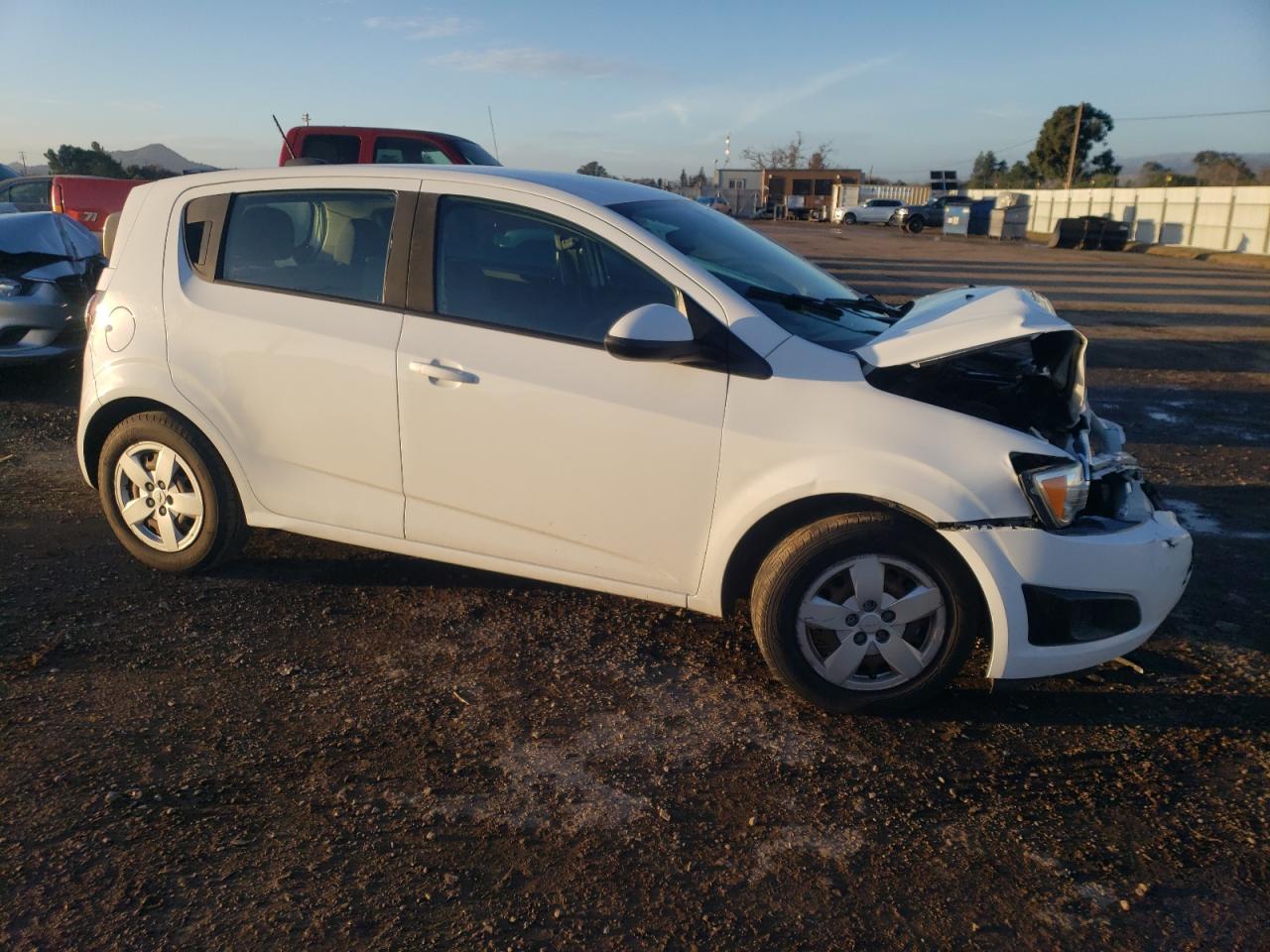 Photo 3 VIN: 1G1JA6SG9F4137236 - CHEVROLET SONIC 