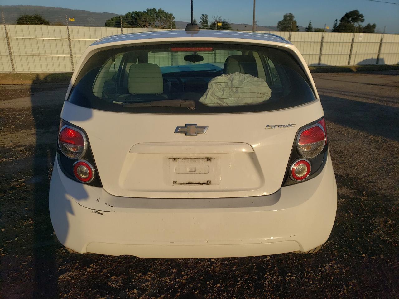 Photo 5 VIN: 1G1JA6SG9F4137236 - CHEVROLET SONIC 