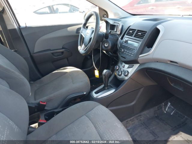 Photo 4 VIN: 1G1JA6SH0F4187418 - CHEVROLET SONIC 