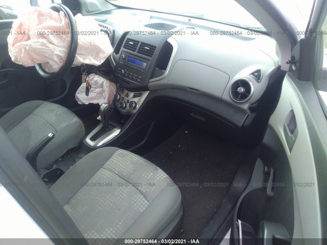 Photo 4 VIN: 1G1JA6SH3F4187834 - CHEVROLET SONIC 