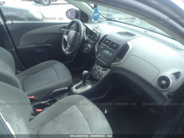 Photo 4 VIN: 1G1JA6SH4E4222041 - CHEVROLET SONIC 