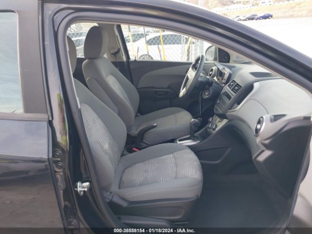 Photo 4 VIN: 1G1JA6SH4F4143065 - CHEVROLET SONIC 