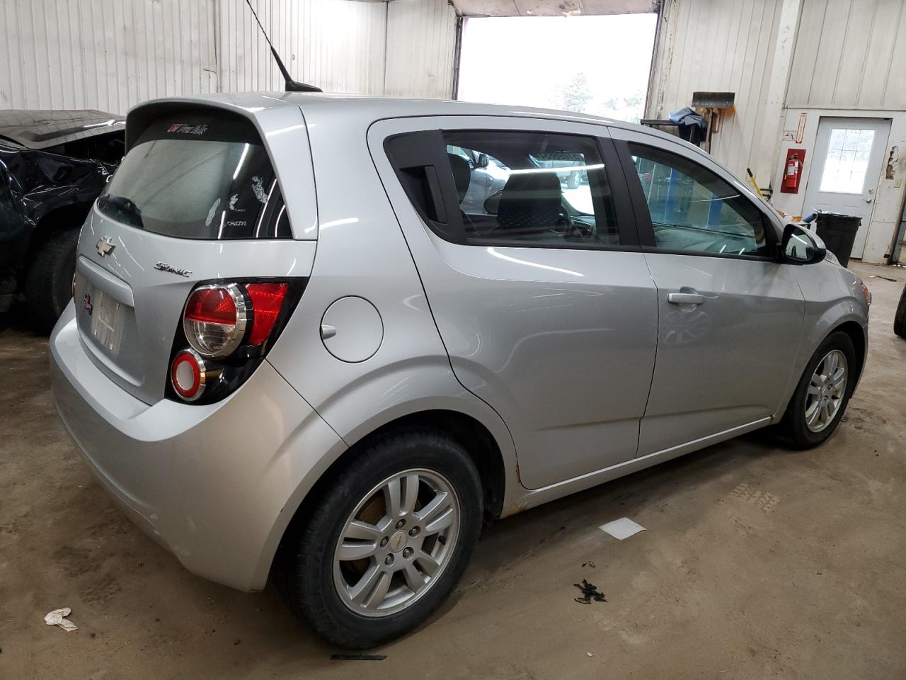 Photo 2 VIN: 1G1JA6SH5C4114640 - CHEVROLET SONIC 