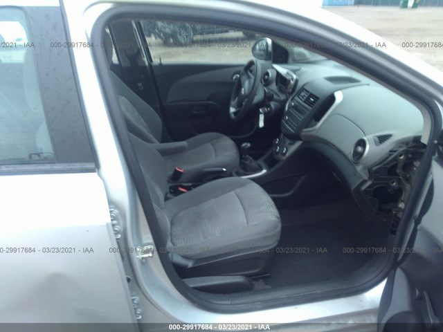 Photo 4 VIN: 1G1JB5SH2E4237984 - CHEVROLET SONIC 