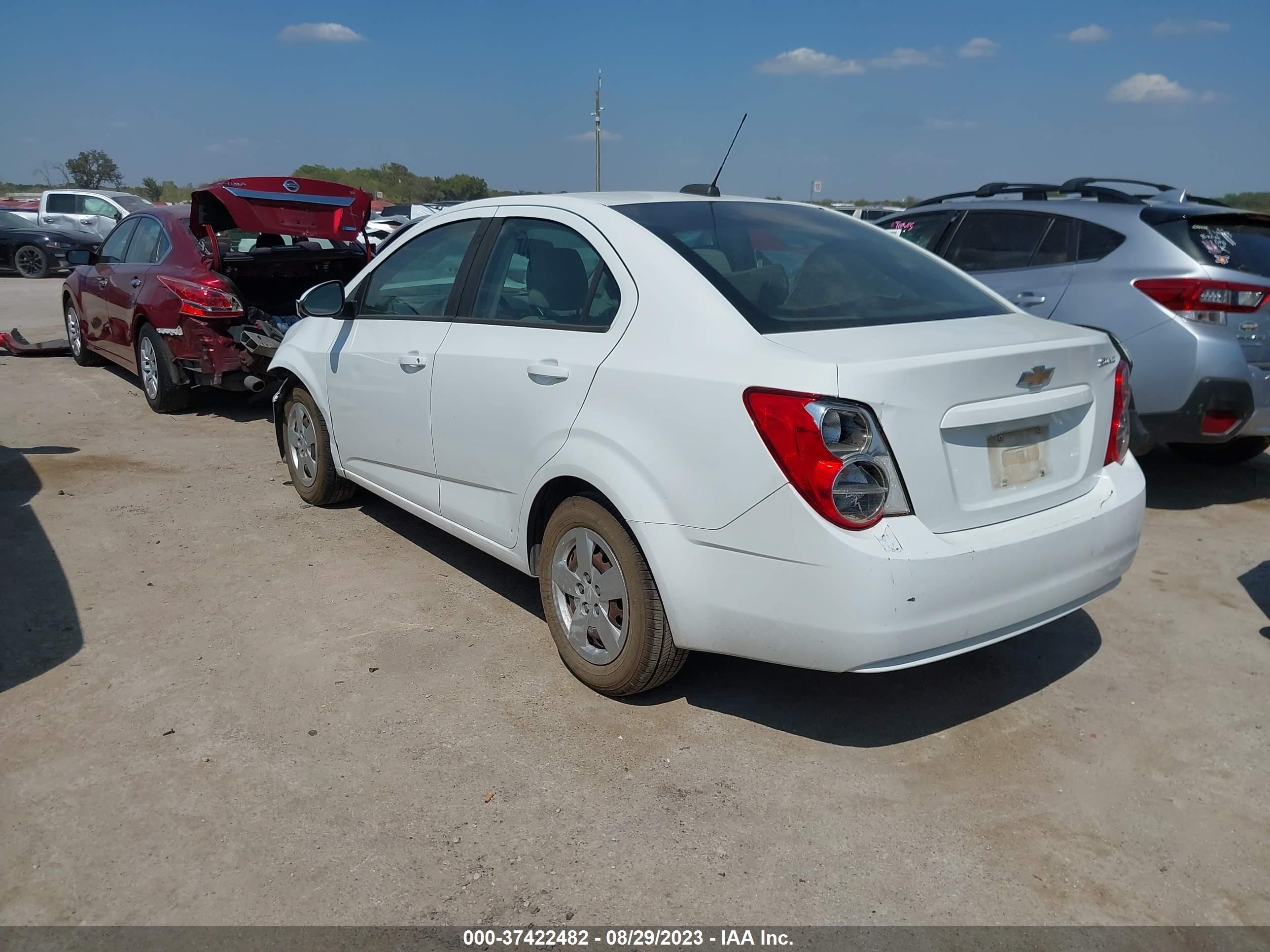 Photo 2 VIN: 1G1JB5SH2F4137353 - CHEVROLET SONIC 