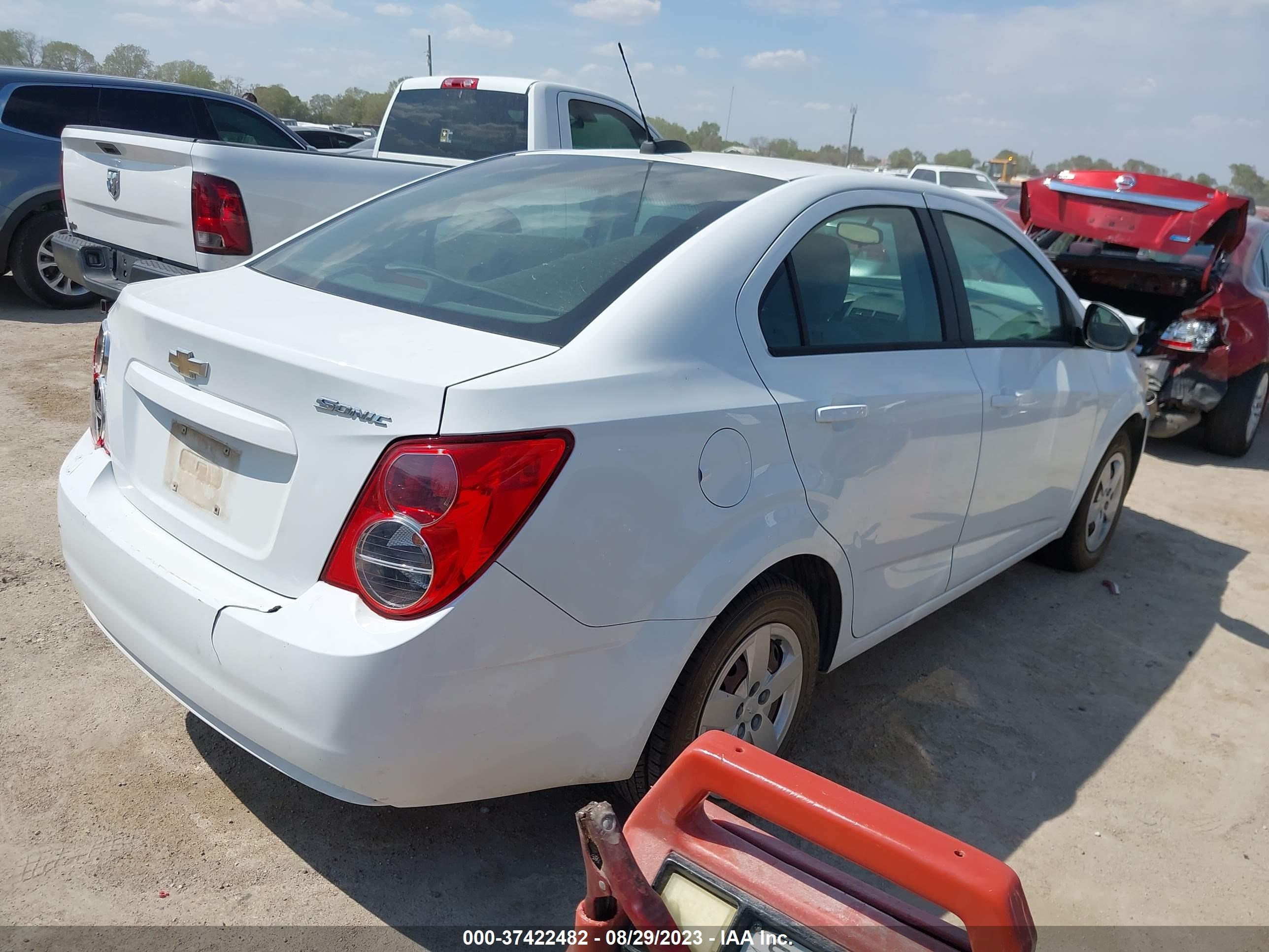 Photo 3 VIN: 1G1JB5SH2F4137353 - CHEVROLET SONIC 