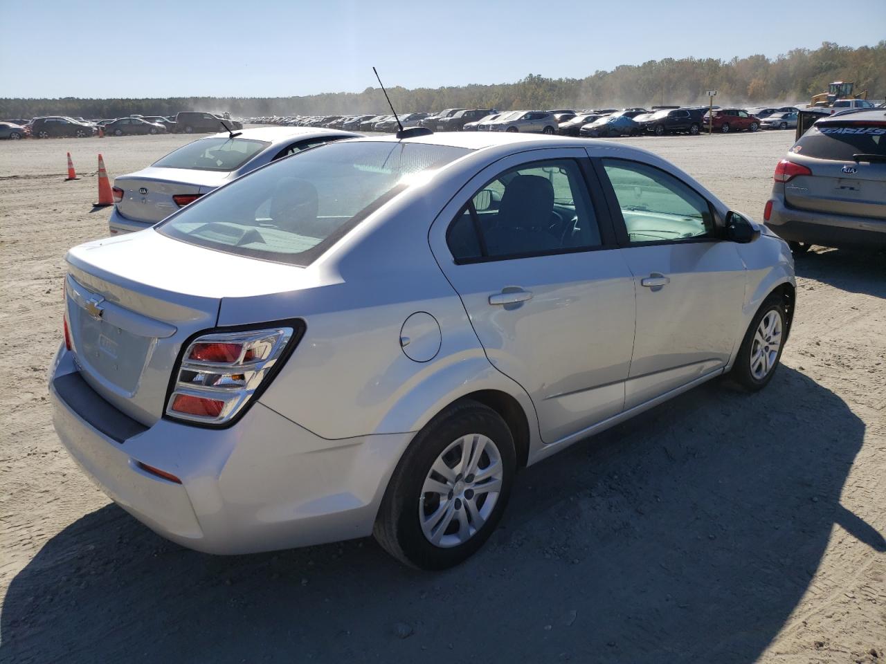 Photo 2 VIN: 1G1JB5SH3H4114070 - CHEVROLET SONIC 