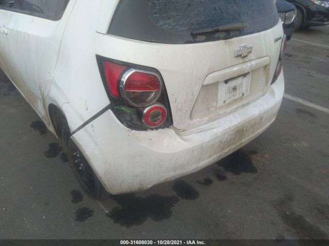 Photo 5 VIN: 1G1JB6SH6C4100422 - CHEVROLET SONIC 