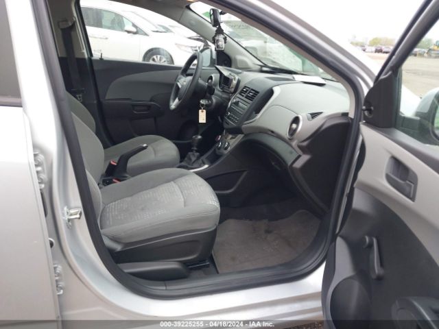 Photo 4 VIN: 1G1JB6SH8F4206553 - CHEVROLET SONIC 