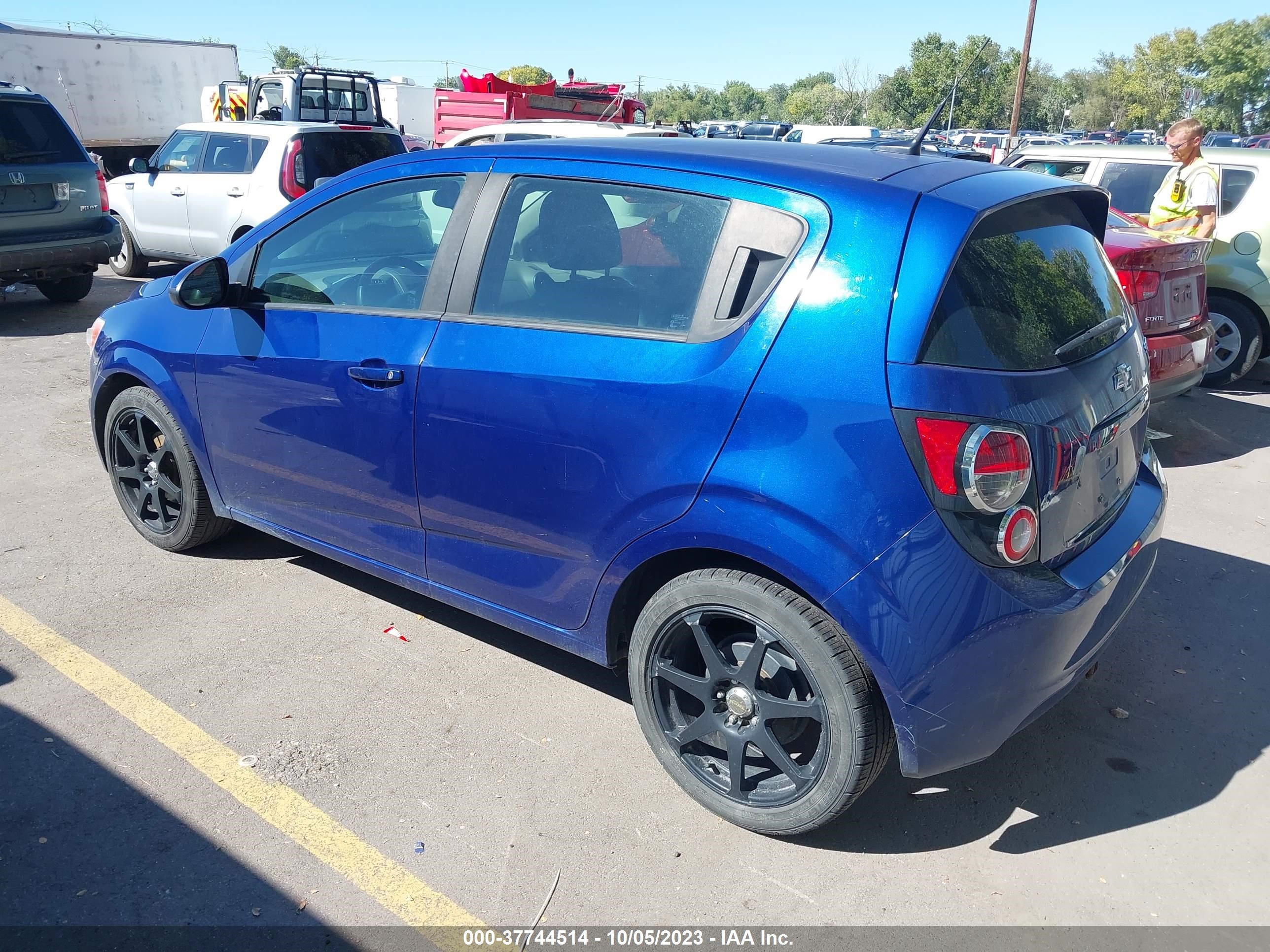 Photo 2 VIN: 1G1JB6SH9C4180900 - CHEVROLET SONIC 