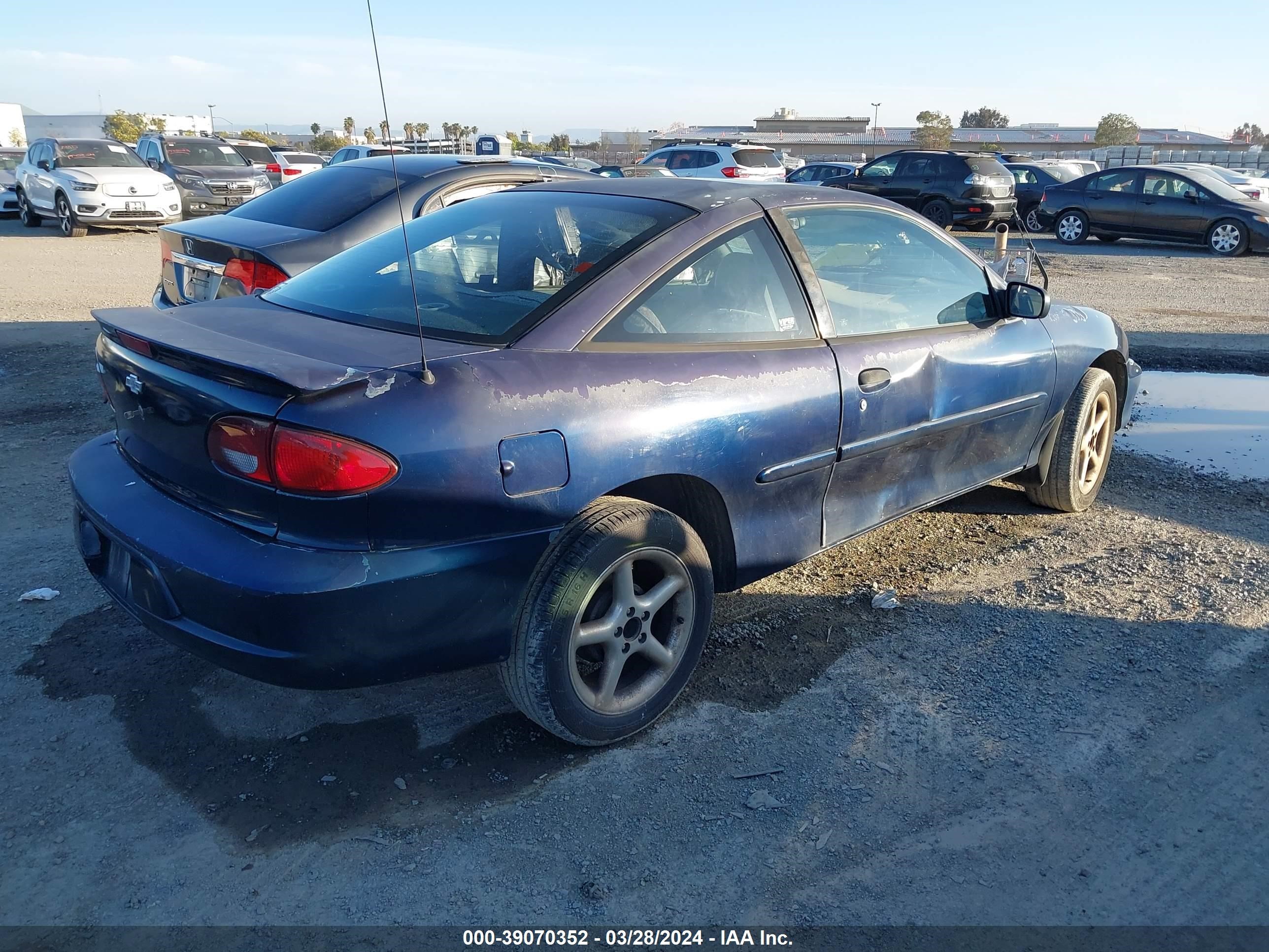 Photo 3 VIN: 1G1JC124X27489074 - CHEVROLET CAVALIER 