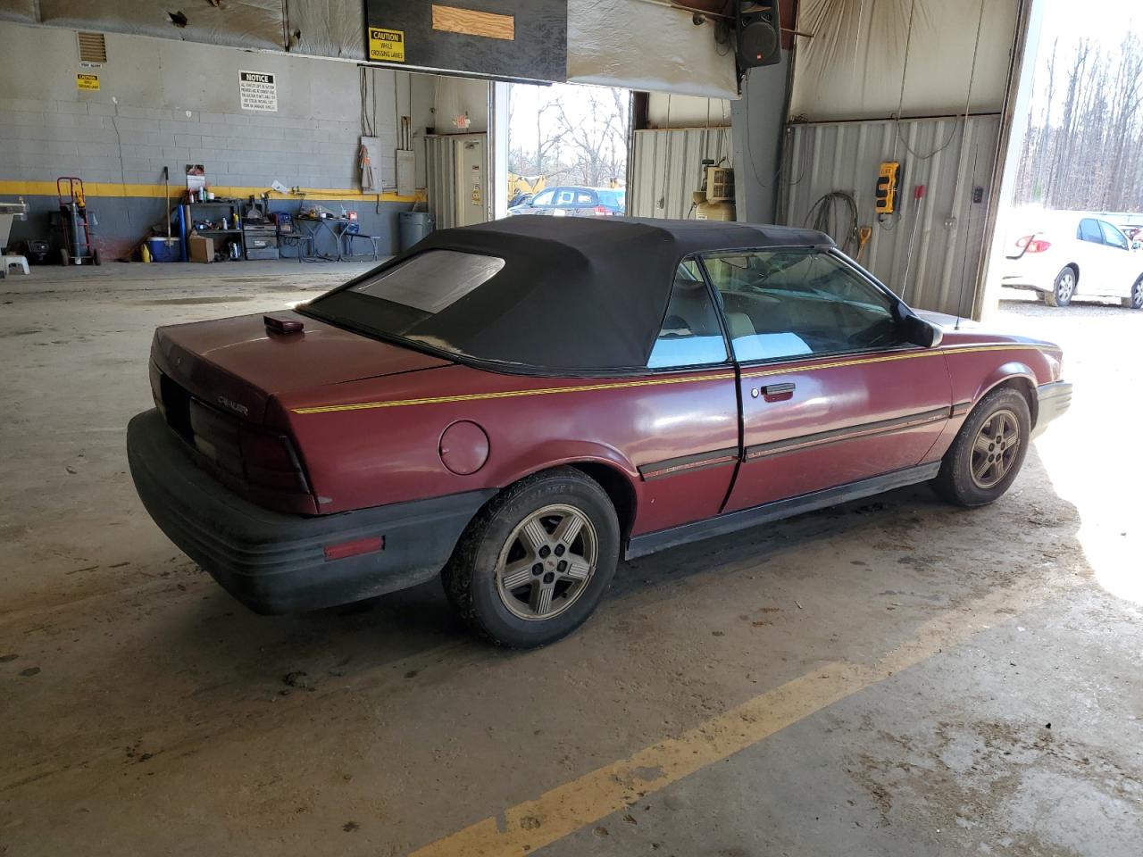 Photo 2 VIN: 1G1JC34TXP7315092 - CHEVROLET CAVALIER 