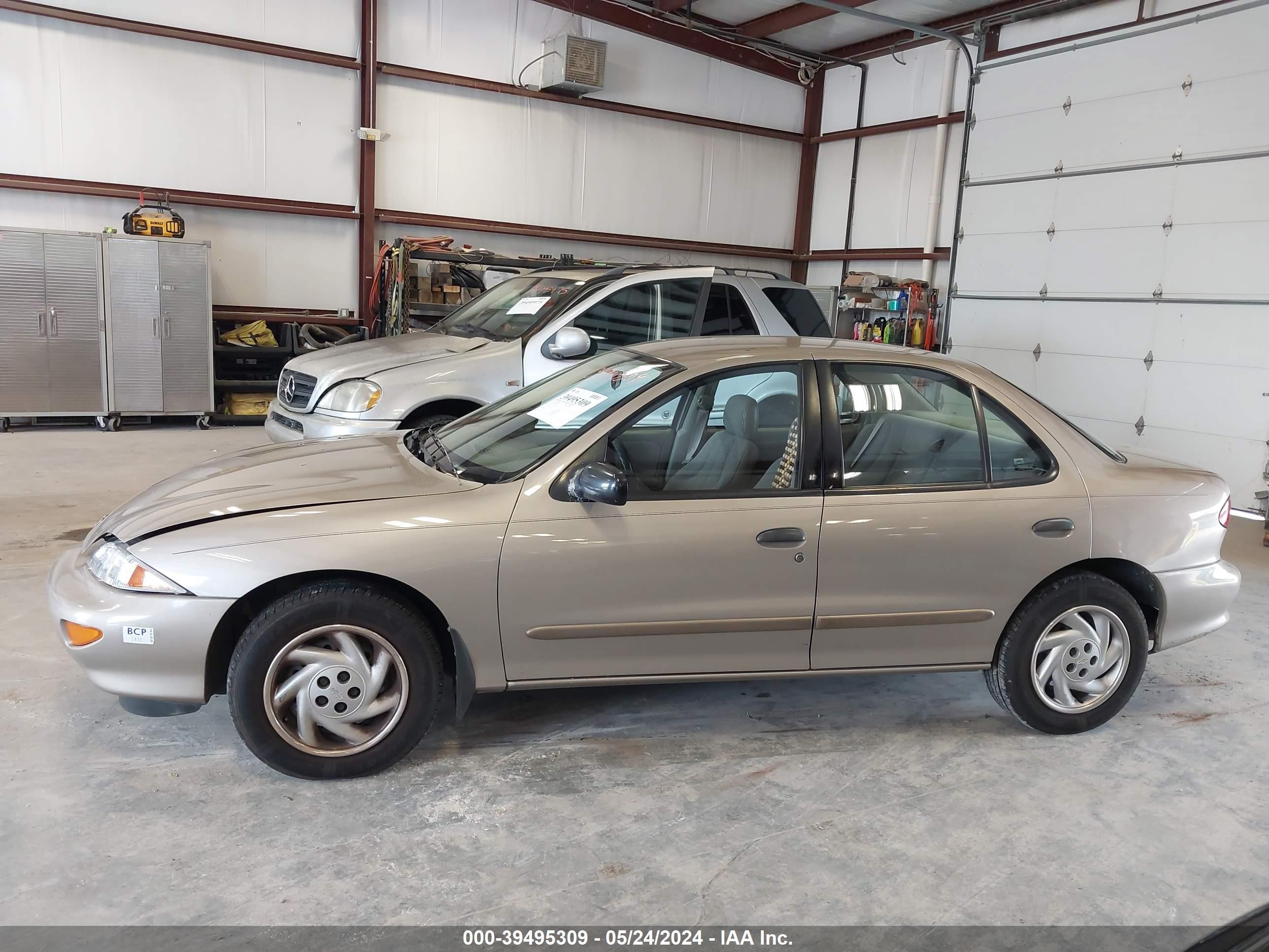 Photo 13 VIN: 1G1JC524XV7234193 - CHEVROLET CAVALIER 