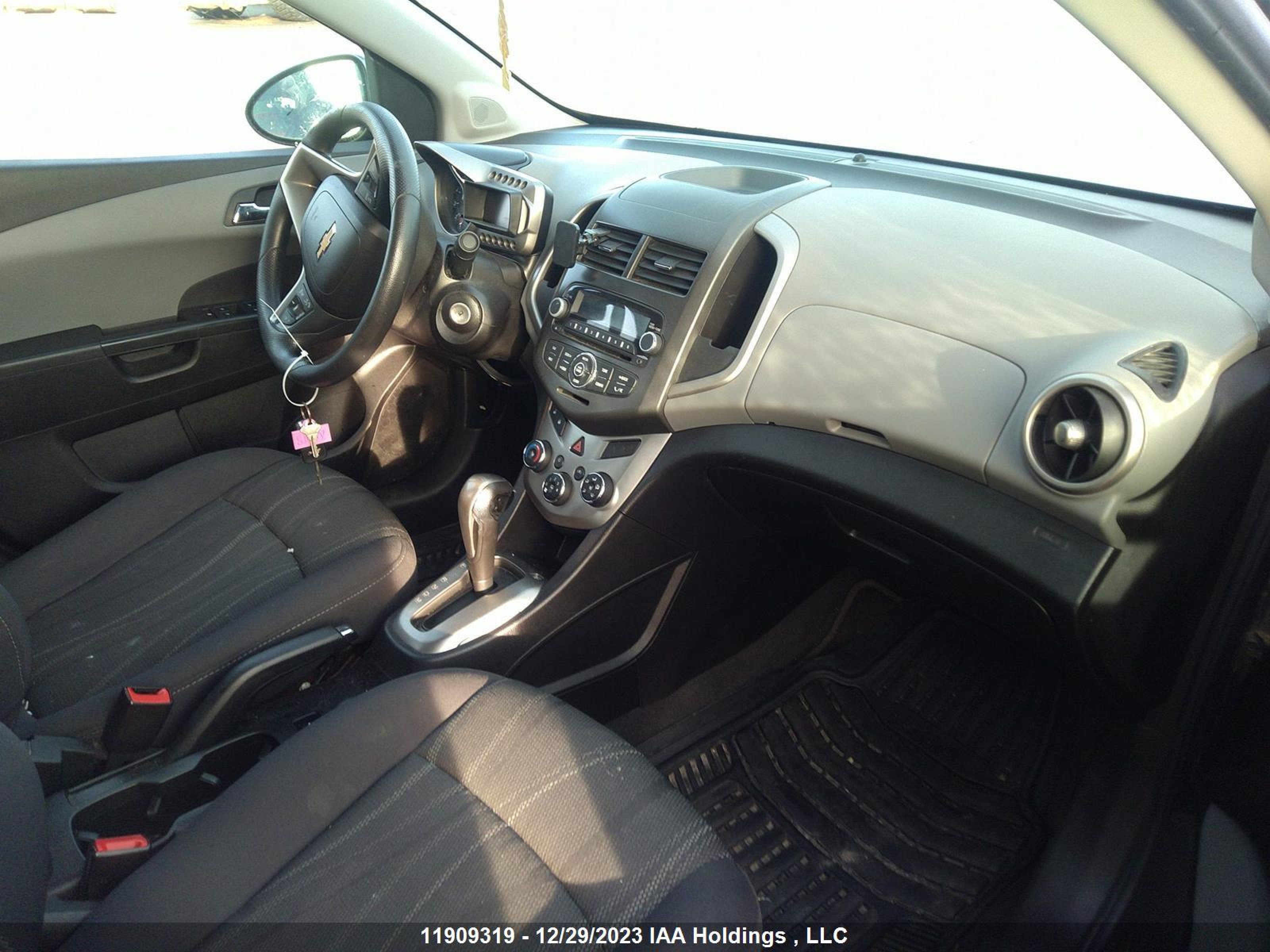 Photo 4 VIN: 1G1JC5EH1E4185546 - CHEVROLET SONIC 