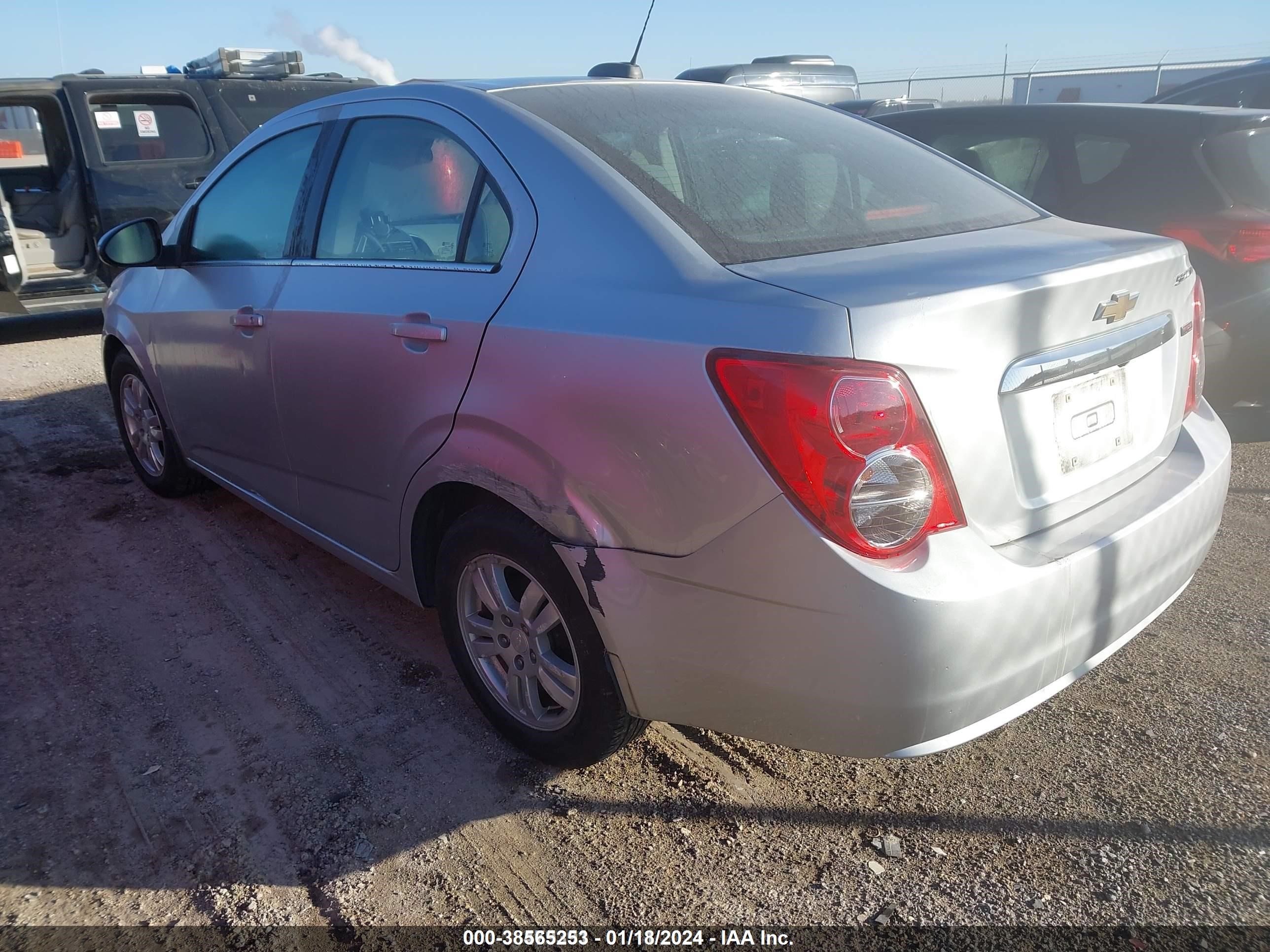 Photo 3 VIN: 1G1JC5SB0G4181068 - CHEVROLET SONIC 